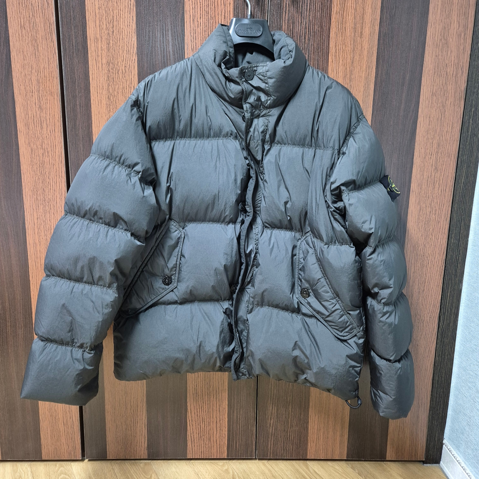 Stone Island 40123 Garment Dyed Crinkle Reps R-NY Down Jacket Lead - 24FW 착용 스타일 - 2