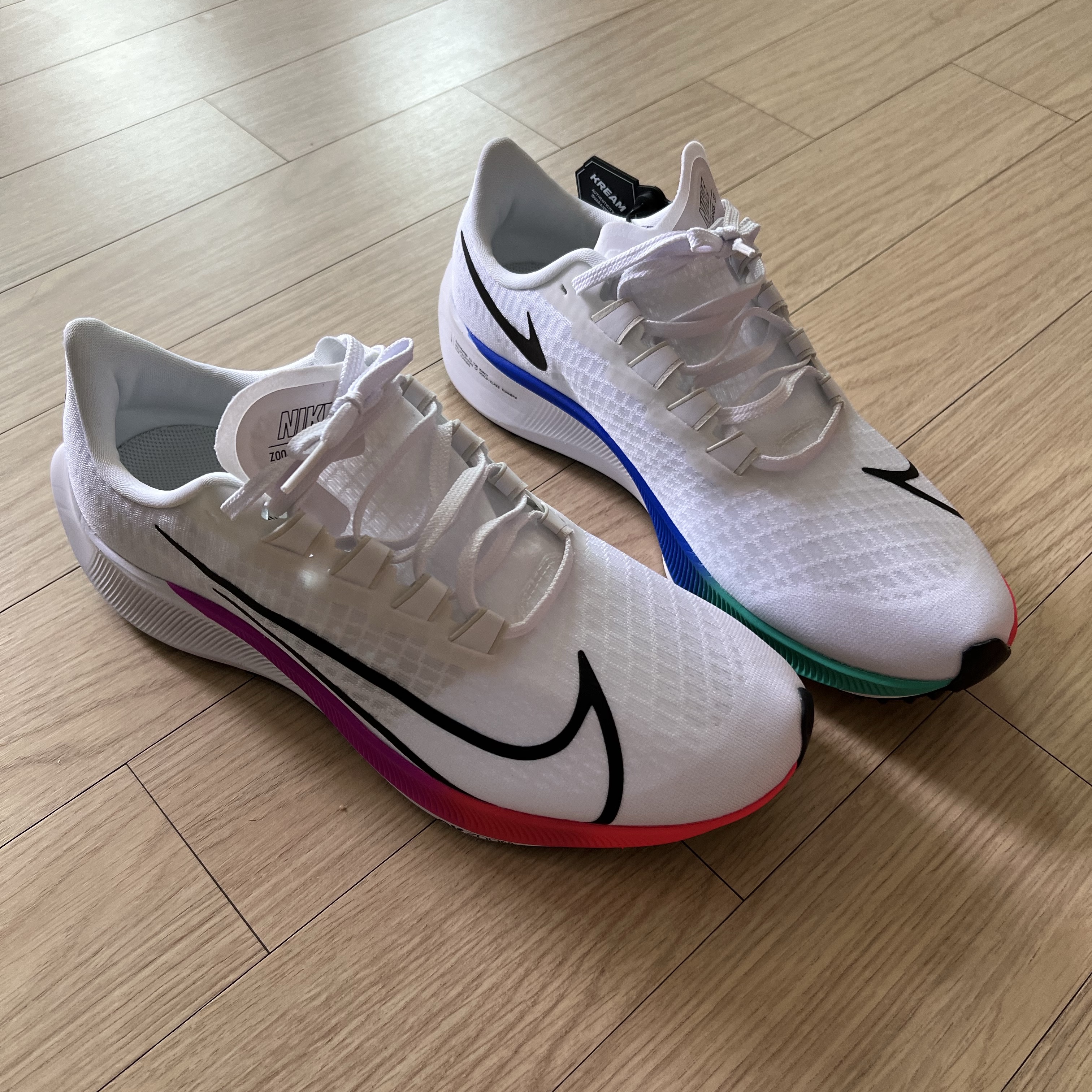 Nike Air Zoom Pegasus 37 White Hyper Violet 착용 스타일 - 1