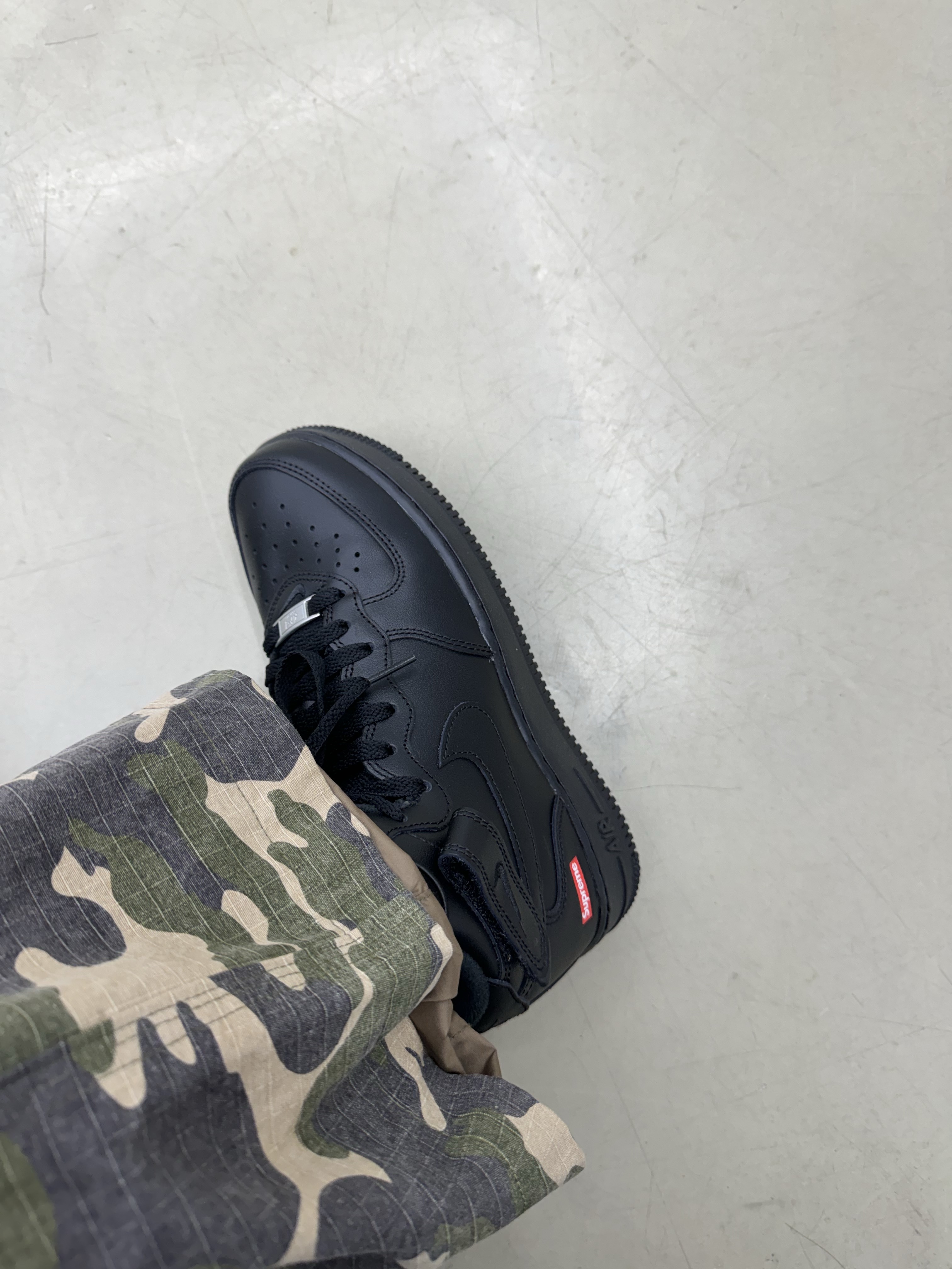 Nike x Supreme Air Force 1 Mid Black, Nike Air Force 1 '07 WB Flax 착용 스타일 - 2