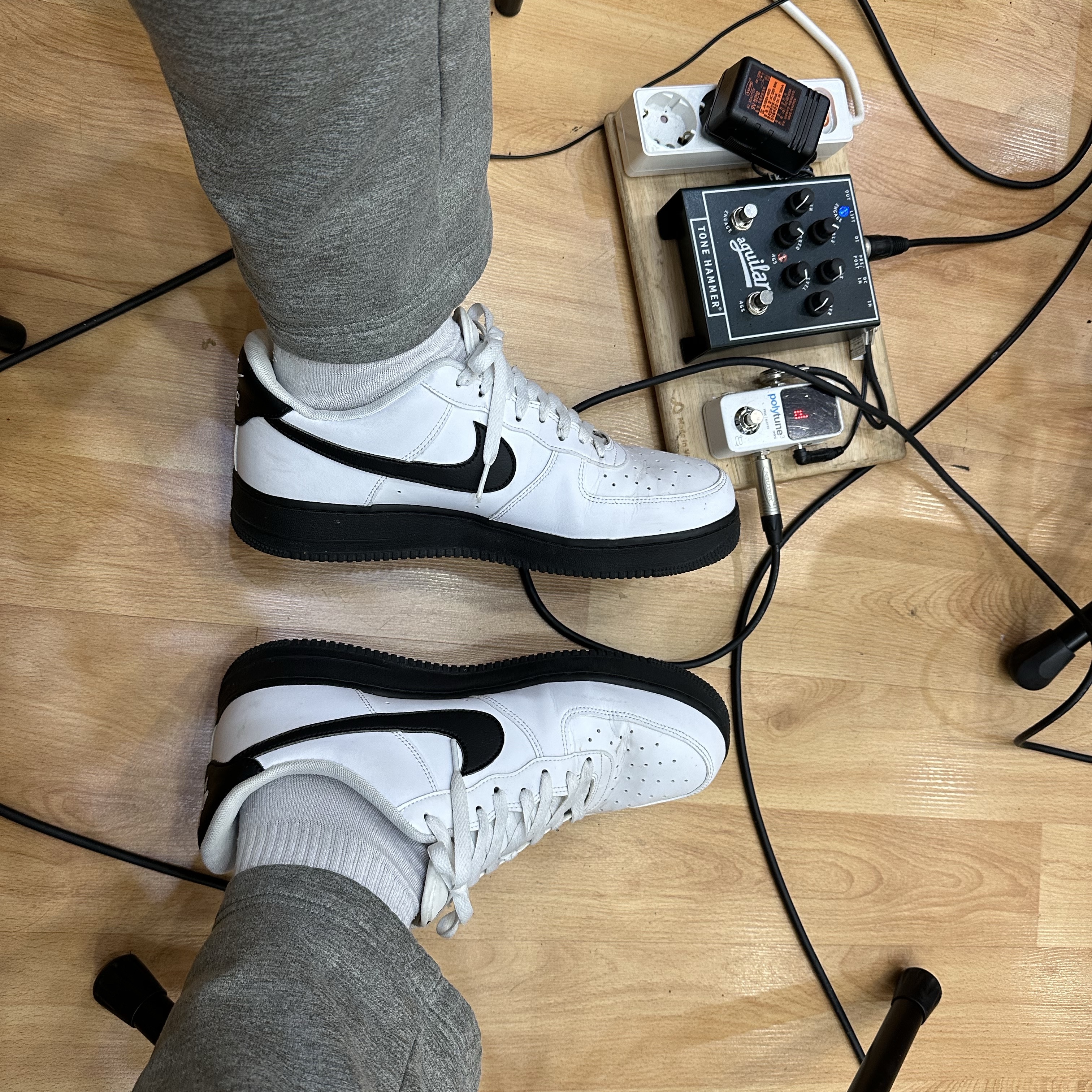 Nike Air Force 1 Low White Black 착용 스타일 - 2