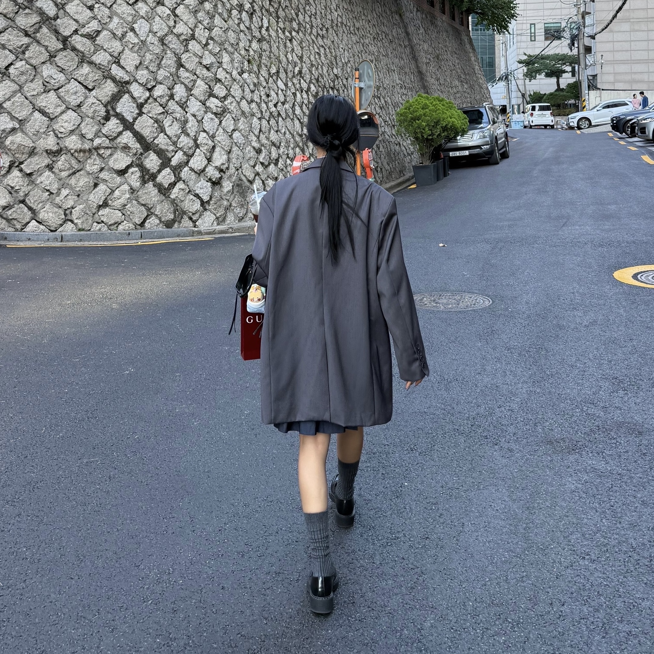 (W) Thom Browne Plain Weave Mini Pleated 4-Bar Skirt Navy, (W) Prada Chocolate Brushed Leather Loafers Black 착용 스타일 - 2
