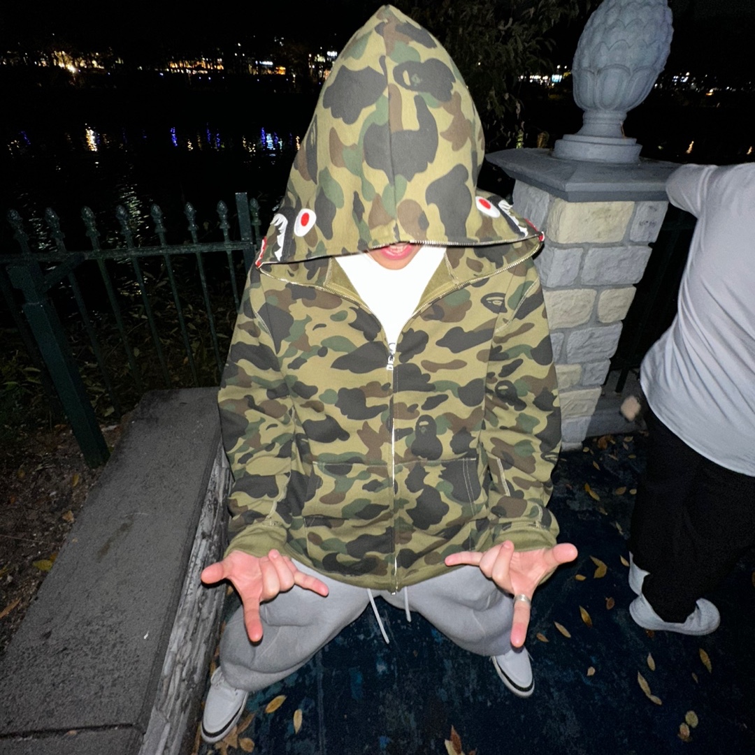 BAPE PONR 1st Camo 2nd Shark Full Zip Hoodie Green, Jordan 3 Retro White Cement Reimagined 착용 스타일
