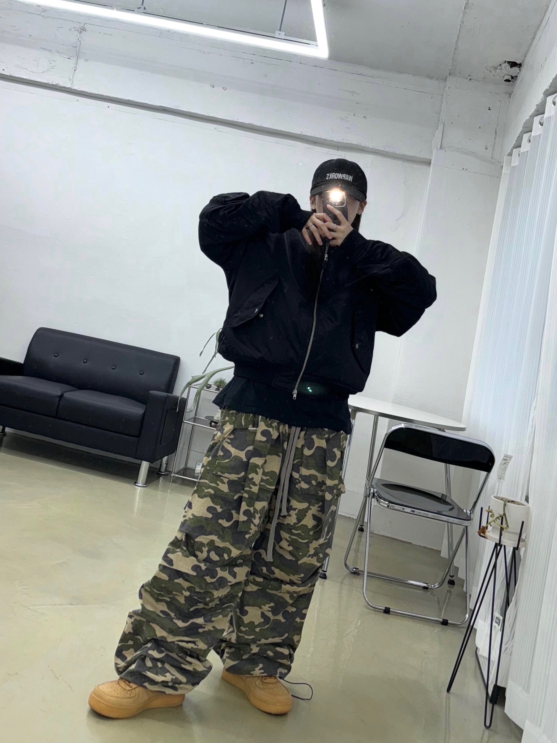 Wapworks Wide Safety Cargo Pants Camo, Nike Air Force 1 '07 WB Flax 착용 스타일 - 5