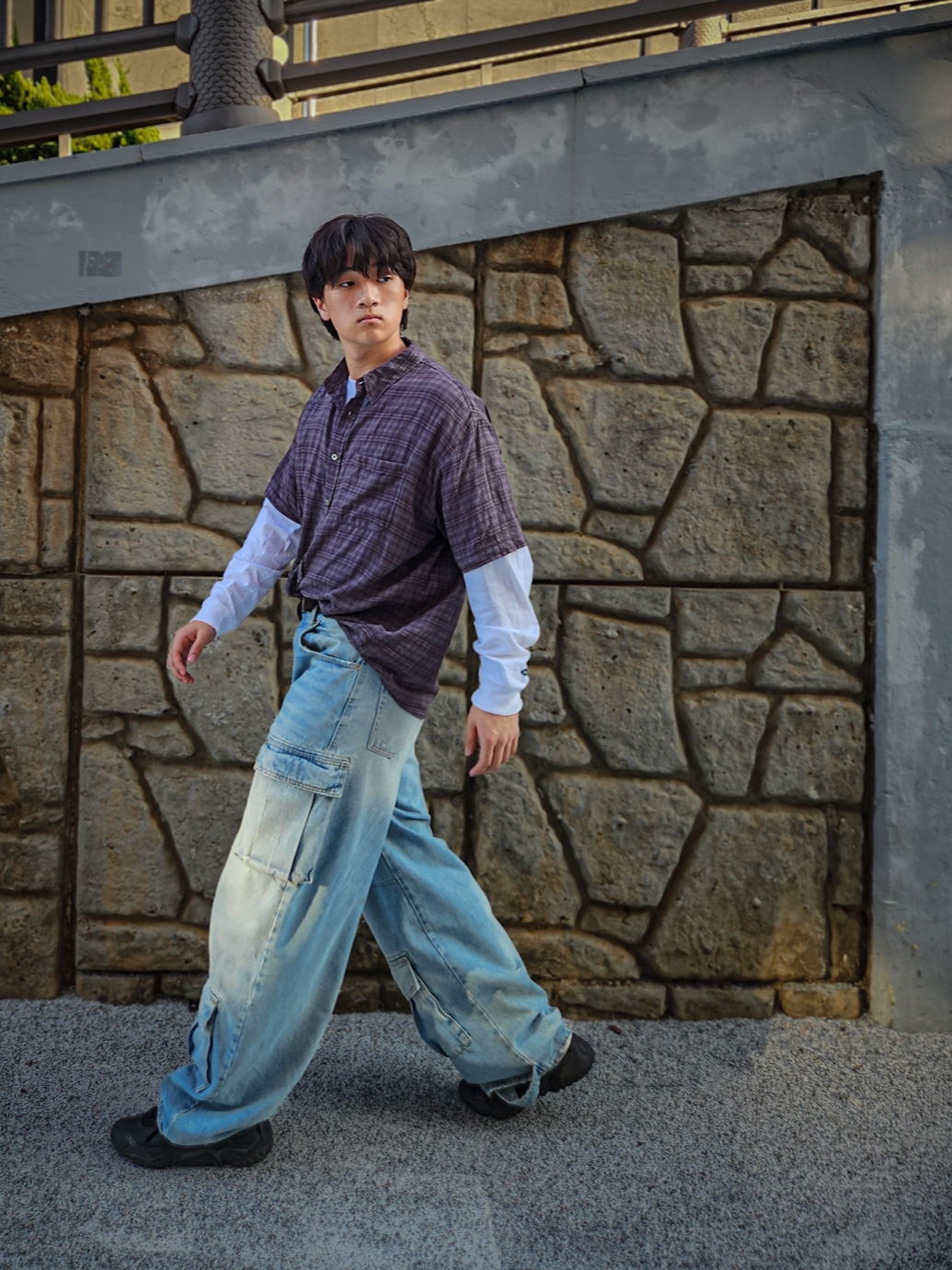 Zara Utility Cargo Jeans Blue 착용 스타일 - 2