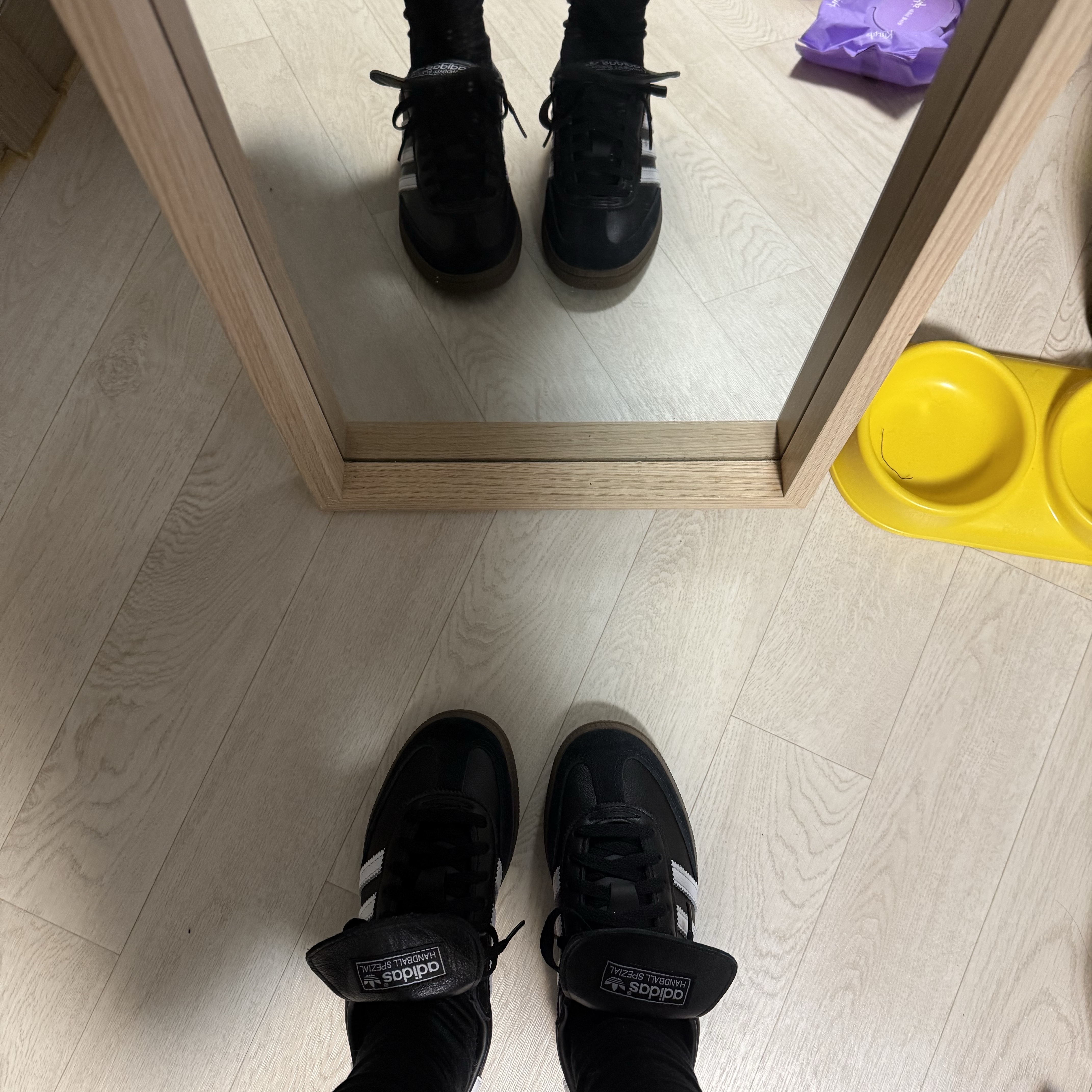Adidas Spezial Handball Core Black Cloud White 착용 스타일 - 3