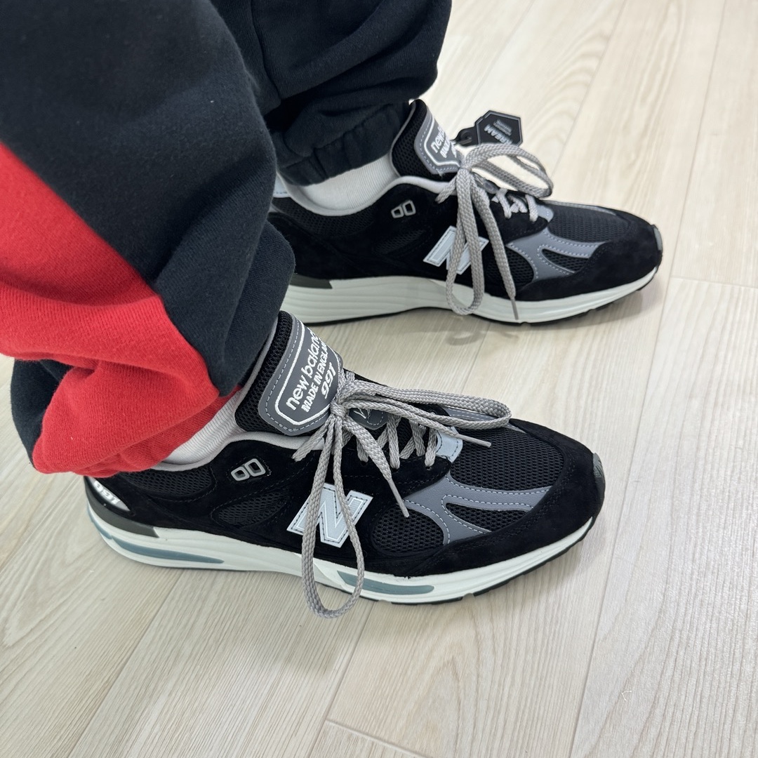 New Balance 991v2 Made in UK Black 착용 스타일 - 3