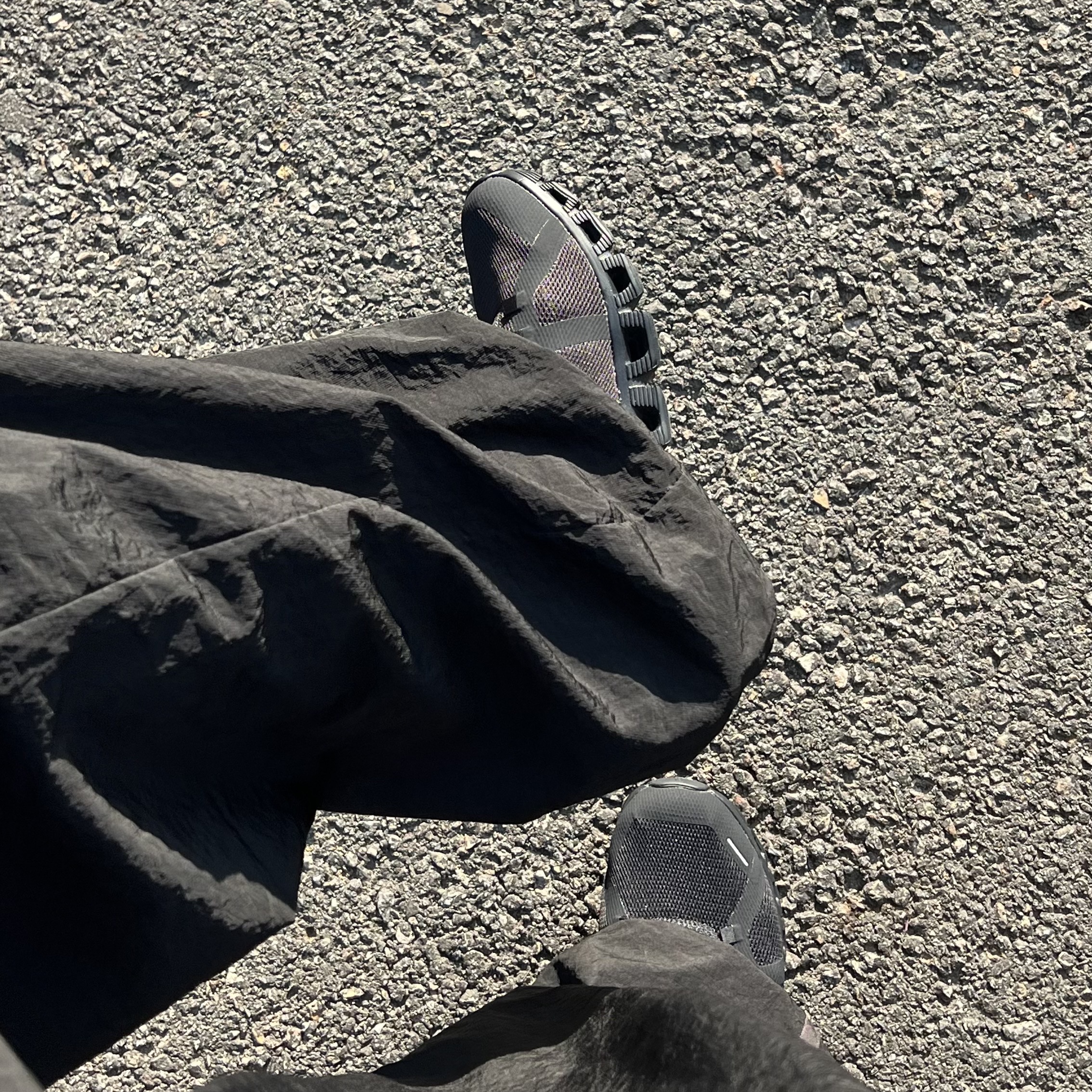 On Running Cloud 5 All Black, Polyteru Human Index Human Pajama Pants Deep Charcoal 착용 스타일 - 1