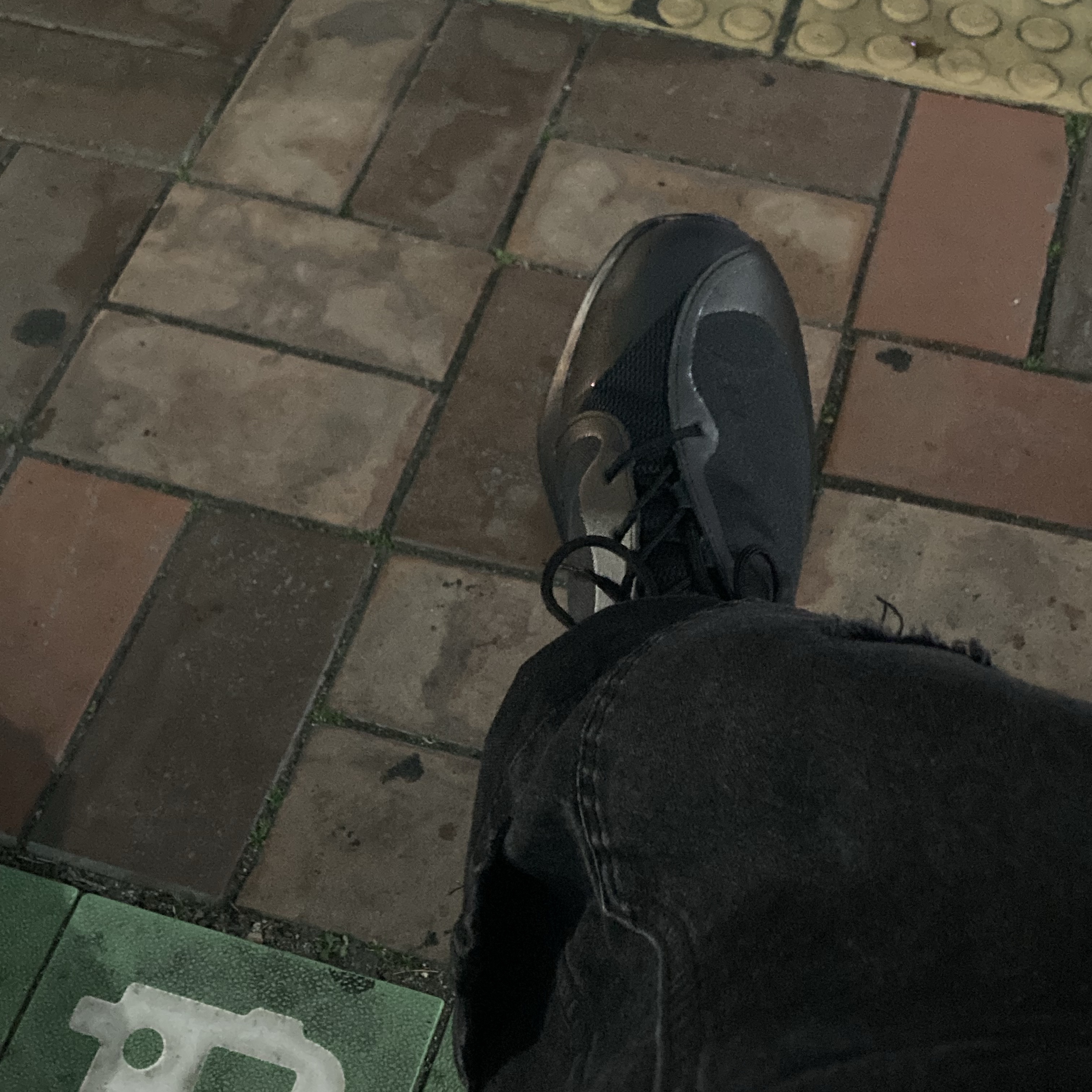 On Running x Post Archive Faction (Paf) Cloudventure Peak All Black 착용 스타일