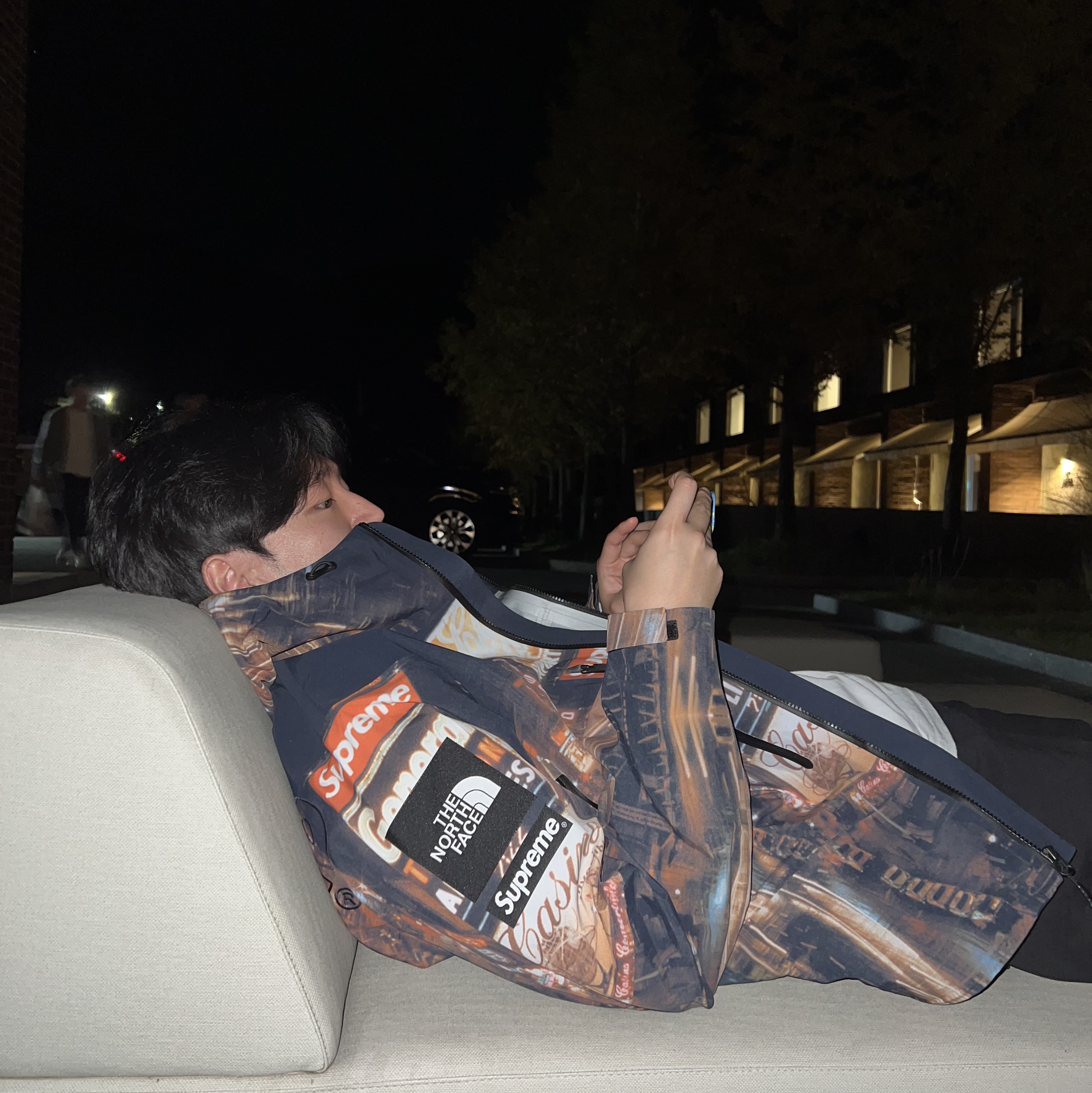 Supreme x The North Face Taped Seam Shell Jacket Times Square - 22FW, Supreme Box Logo T-Shirt Black - 23FW 착용 스타일 - 5