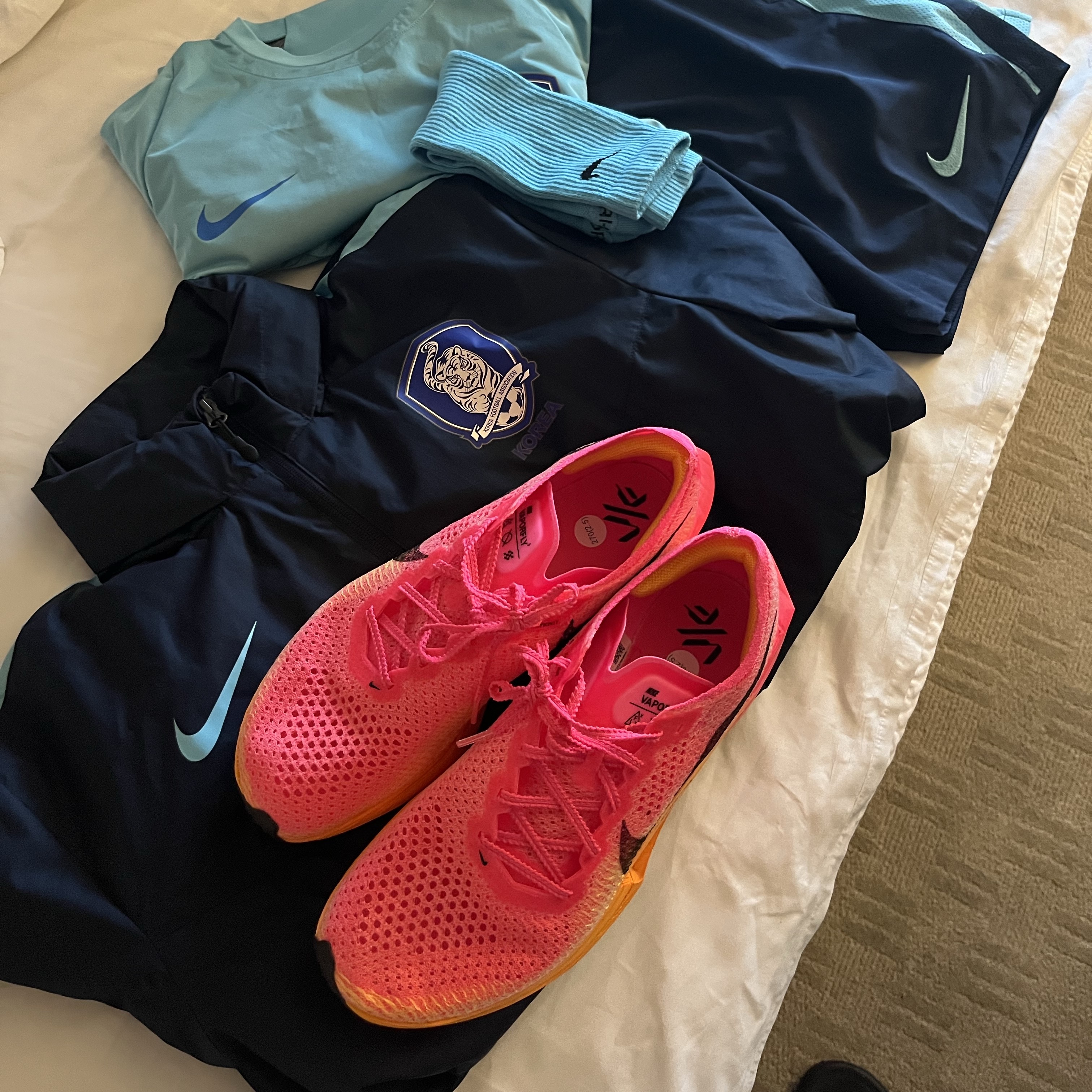 Nike ZoomX Vaporfly Next% 3 Hyper Pink 착용 스타일