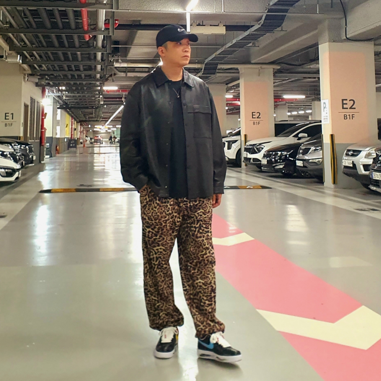 Nike x Peaceminusone Air Force 1 Low Para-Noise 3.0 Black and Multicolor, Casio G-Shock GM-2100-1A 착용 스타일 - 2
