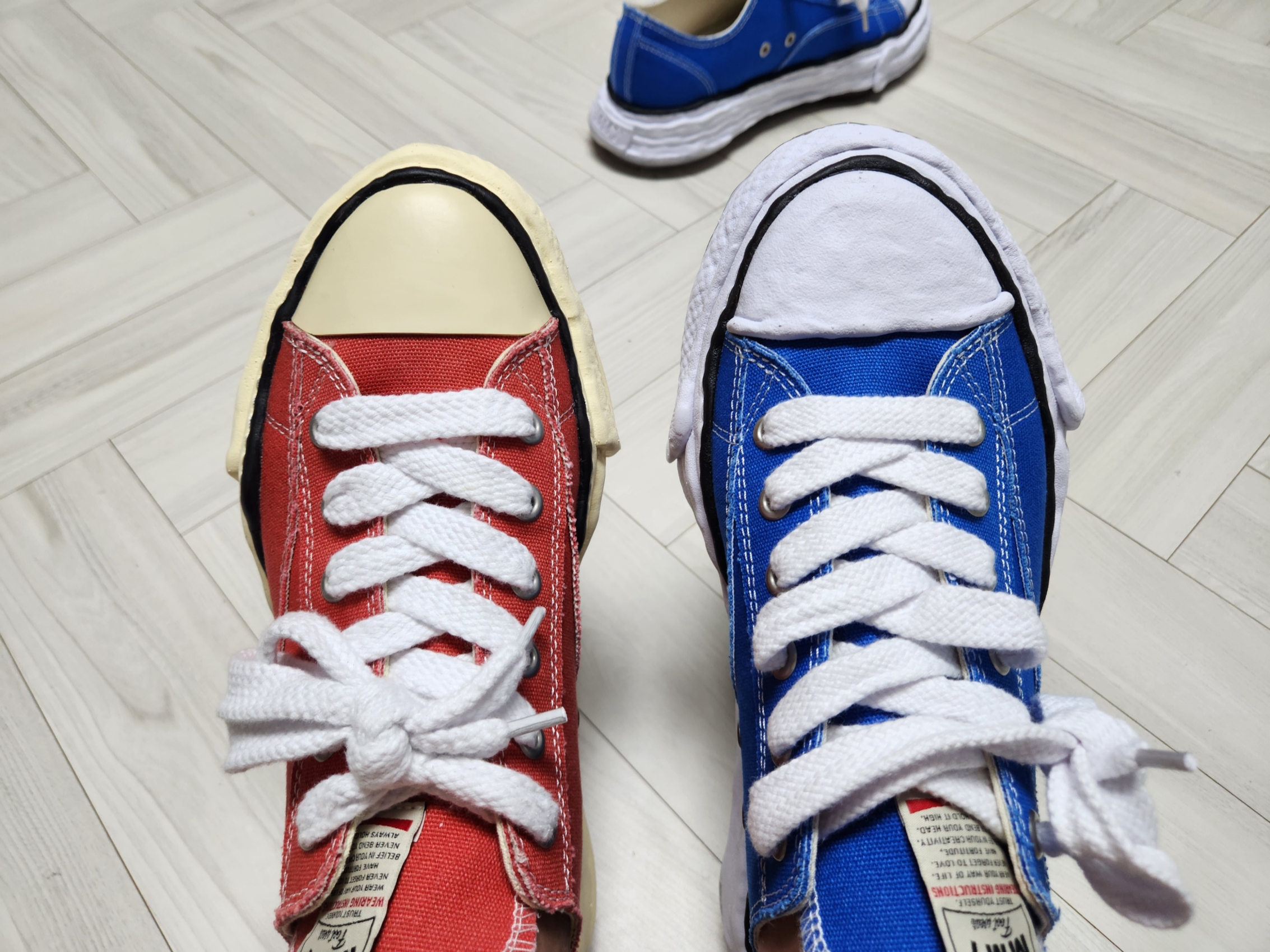 Maison Mihara Yasuhiro Peterson23 OG Sole Canvas Low-top Sneakers CL Blue, Maison Mihara Yasuhiro Peterson VL OG Sole Canvas Low-top Sneakers Orange 착용 스타일 - 4