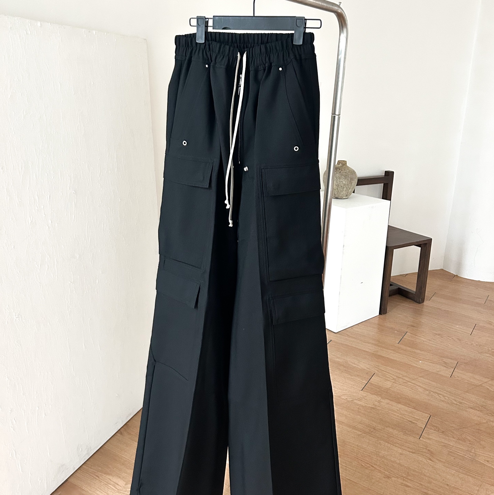 (W) Rick Owens Porterville Cargobelas Pants Black 착용 스타일
