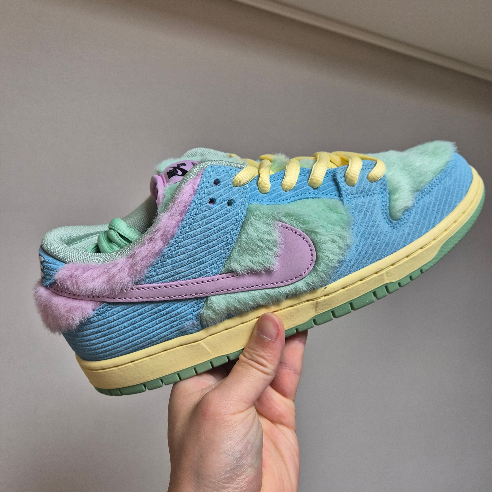 Nike x Verdy SB Dunk Low Pro Blue Gaze and Enamel Green 착용 스타일
