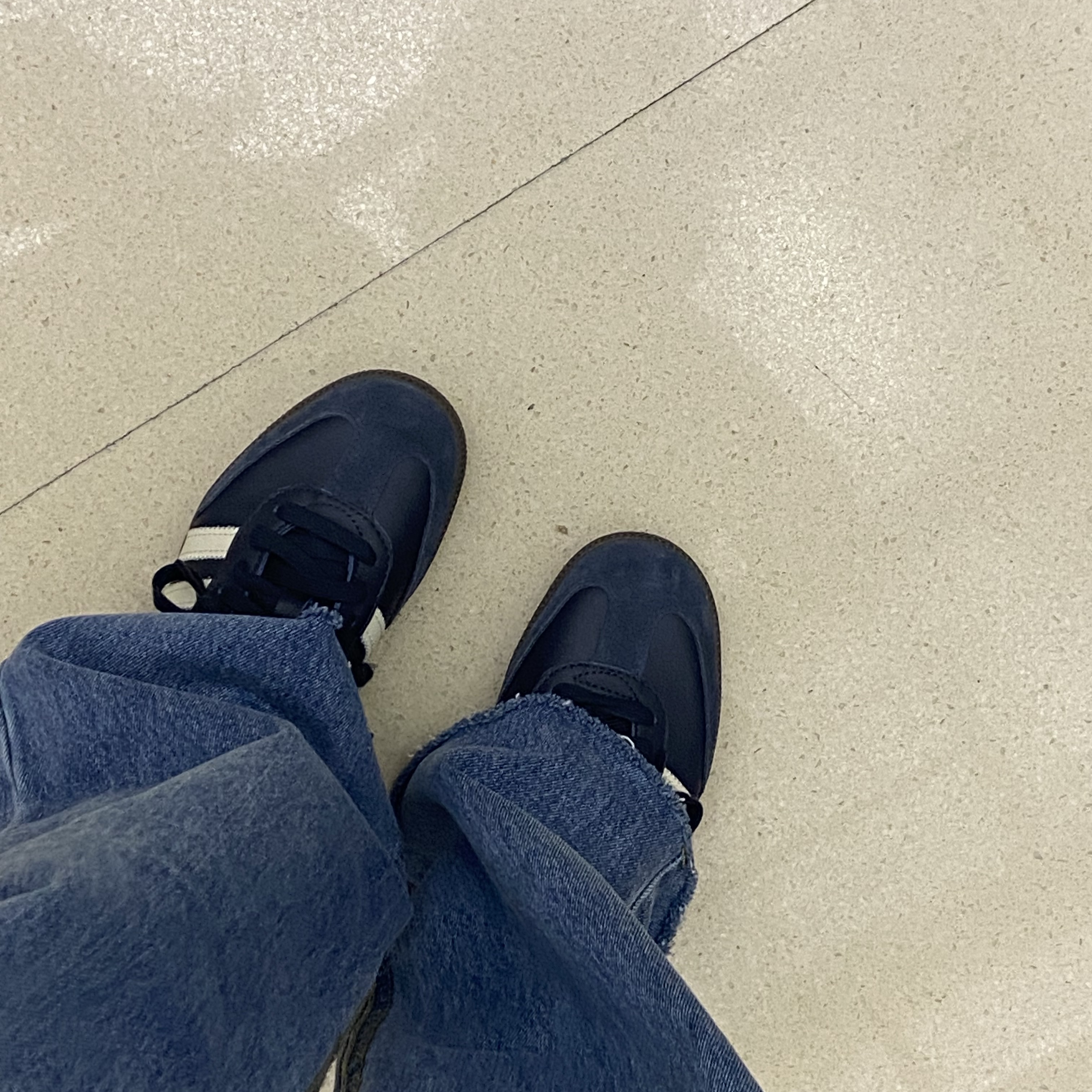 Adidas Samba OG Night Navy Cream White 착용 스타일