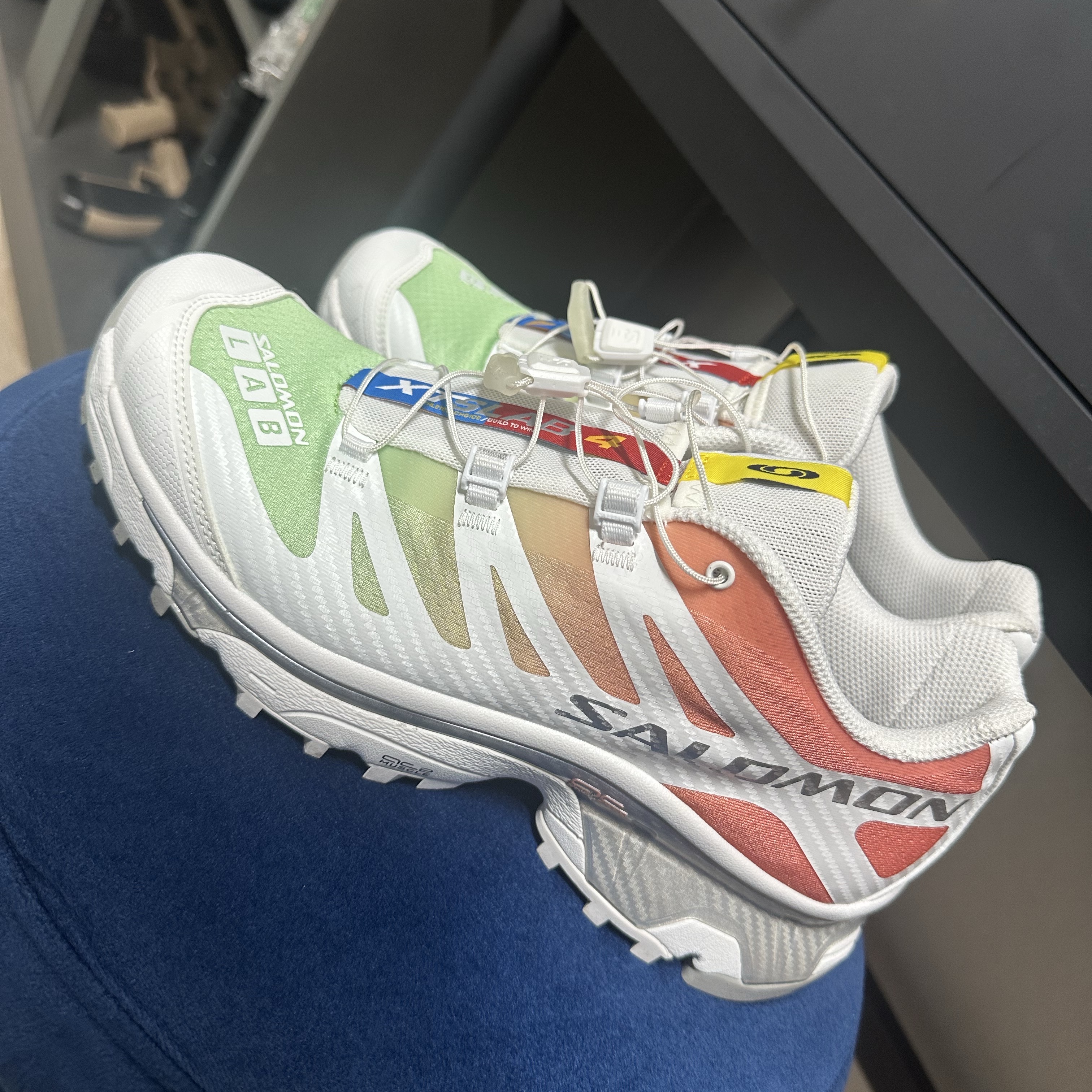 Salomon XT-4 White Green Ash 착용 스타일