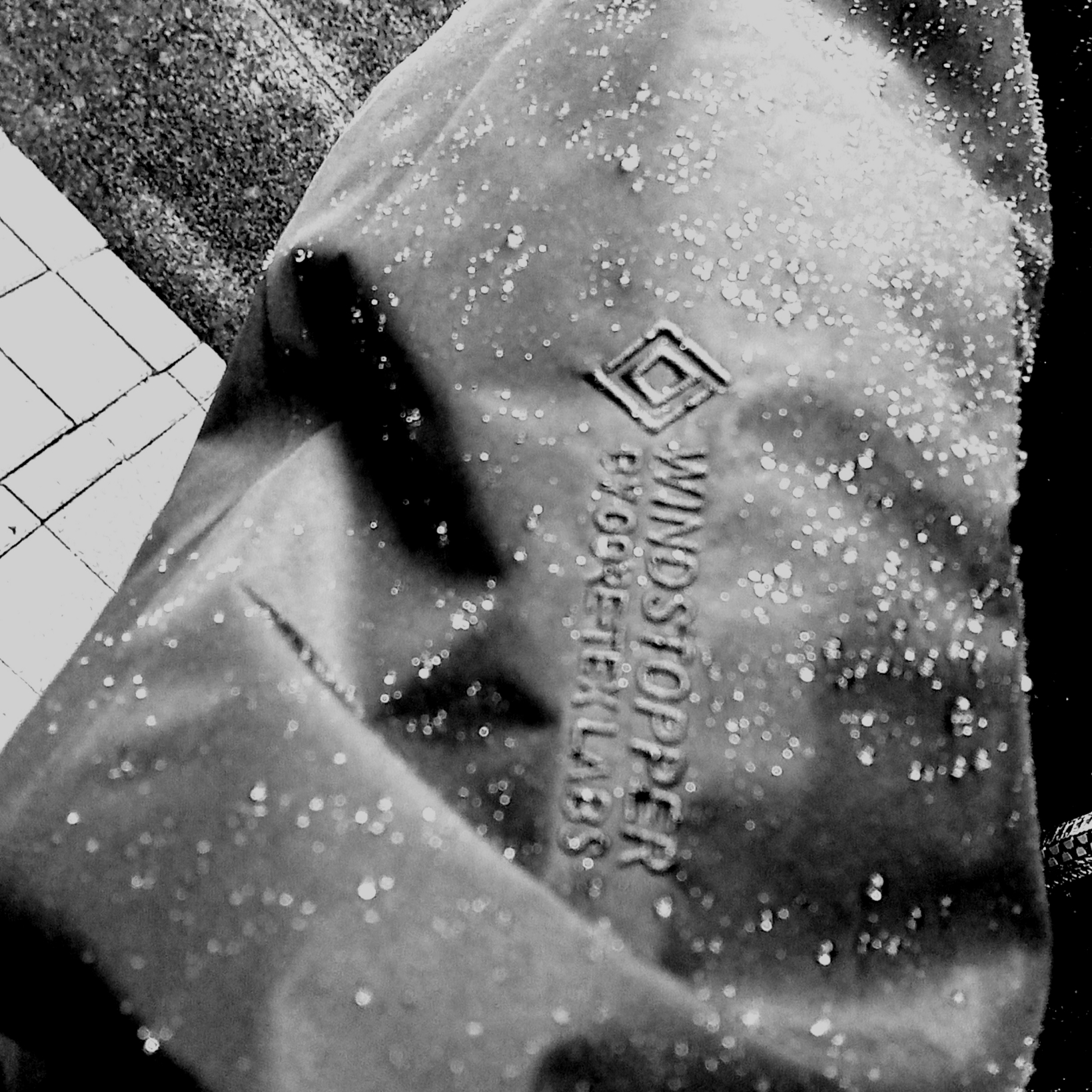 Arc'teryx Solano Insulated Hoody Black Graphite, Arc'teryx Gore 5 Panel Cap Black 착용 스타일 - 1