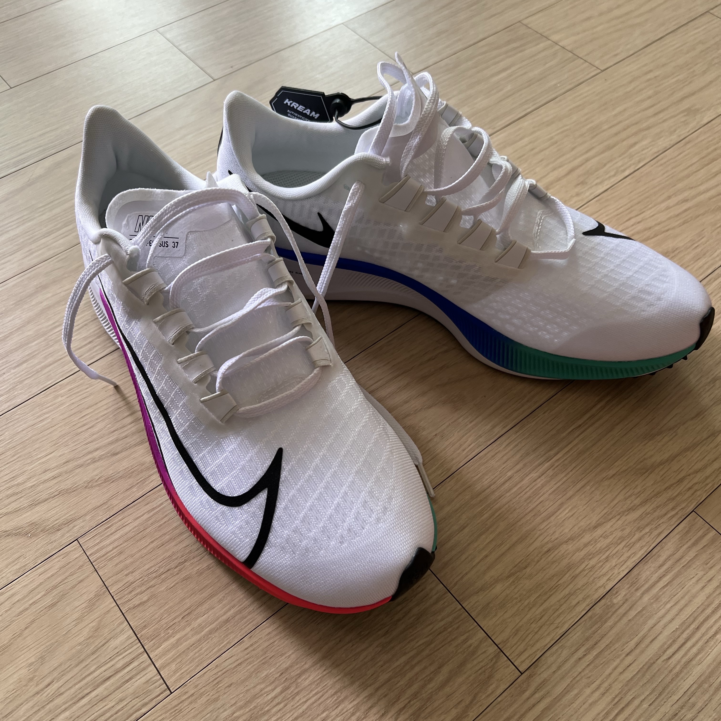 Nike Air Zoom Pegasus 37 White Hyper Violet 착용 스타일 - 4