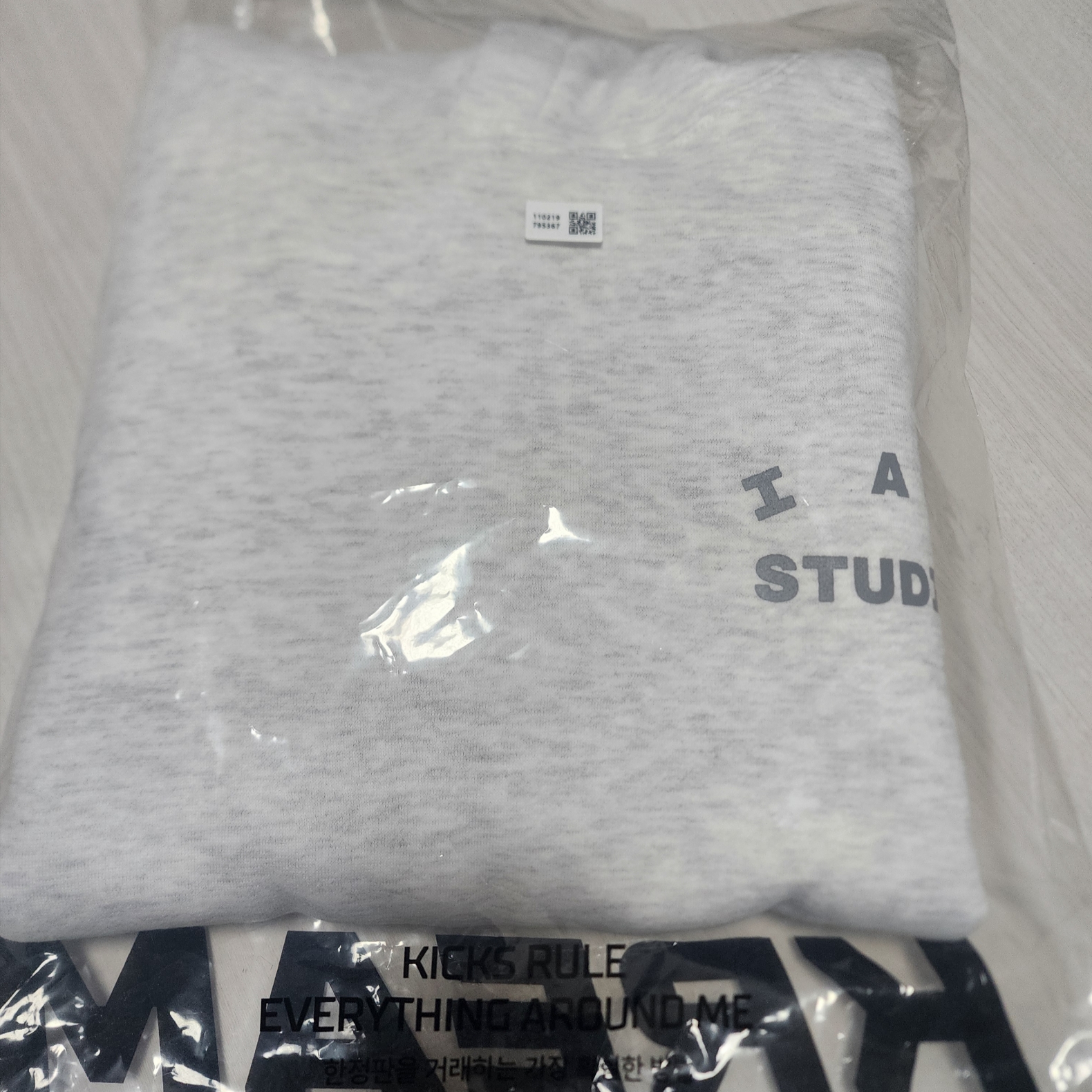 IAB Studio Hoodie Light Gray 착용 스타일 - 1
