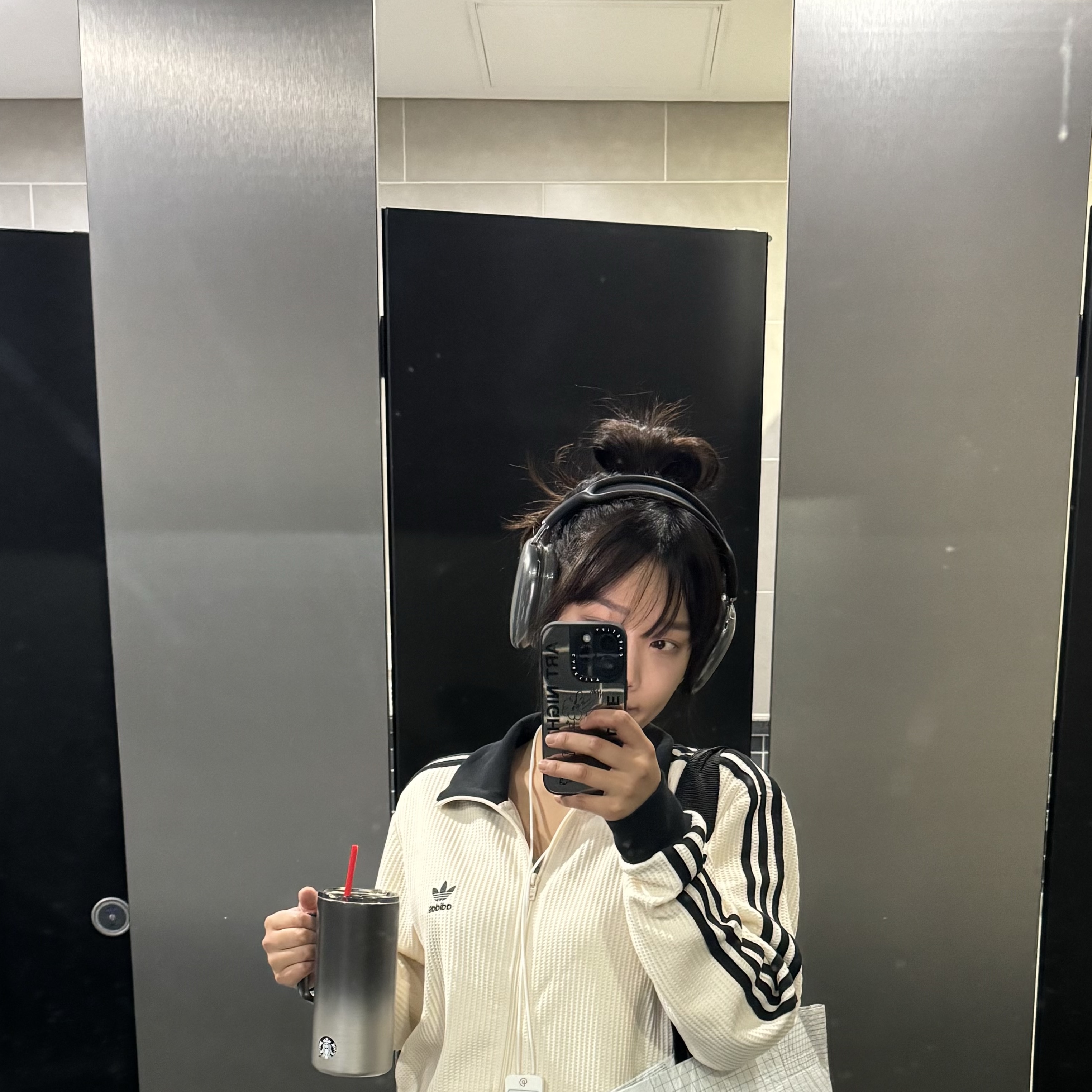 Adidas Waffle Beckenbauer Track Top Wonder White - KR Sizing, Apple AirPods Max USB C Midnight (Korean Ver.) 착용 스타일