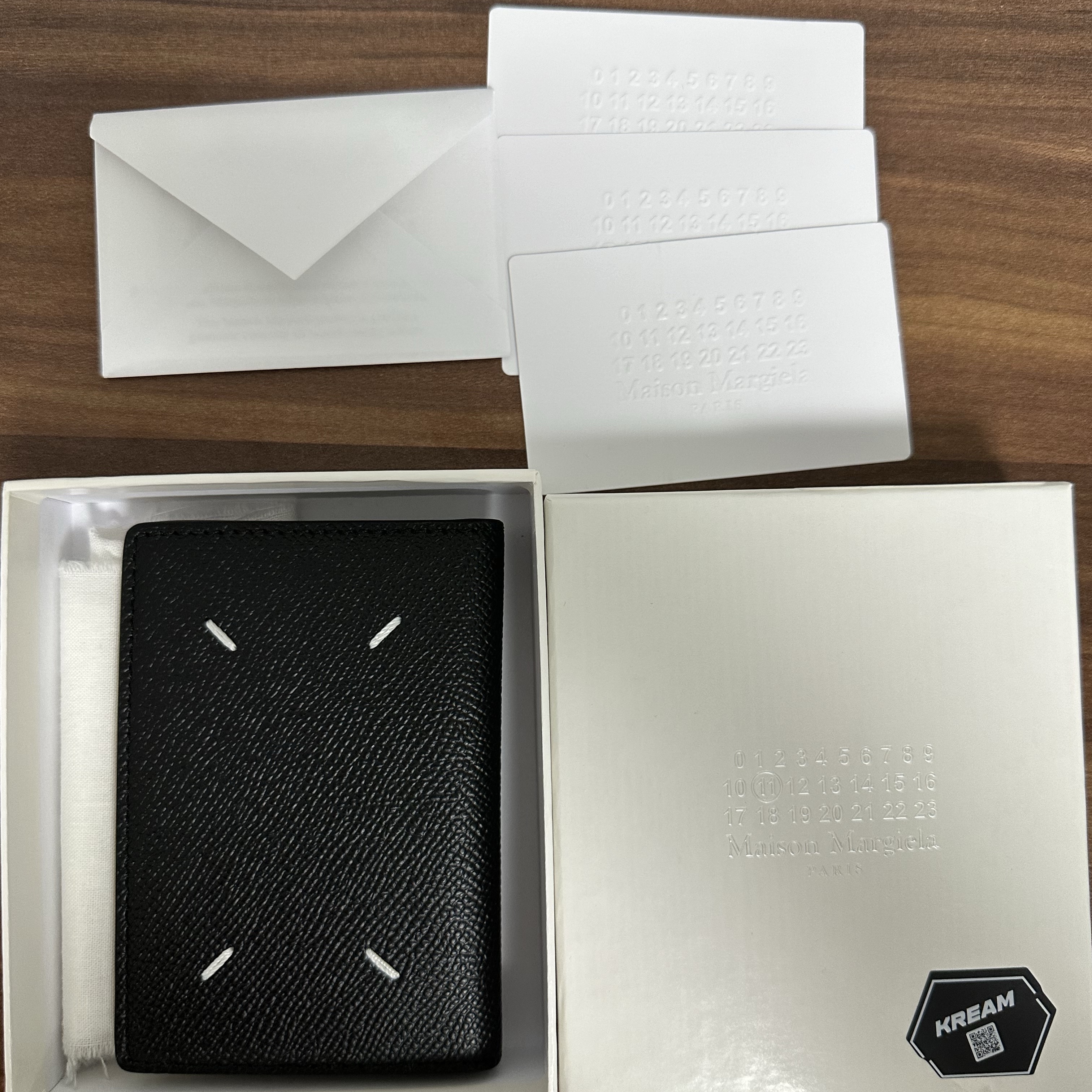 Maison Margiela Leather Bi-Fold Card Holder Black 착용 스타일