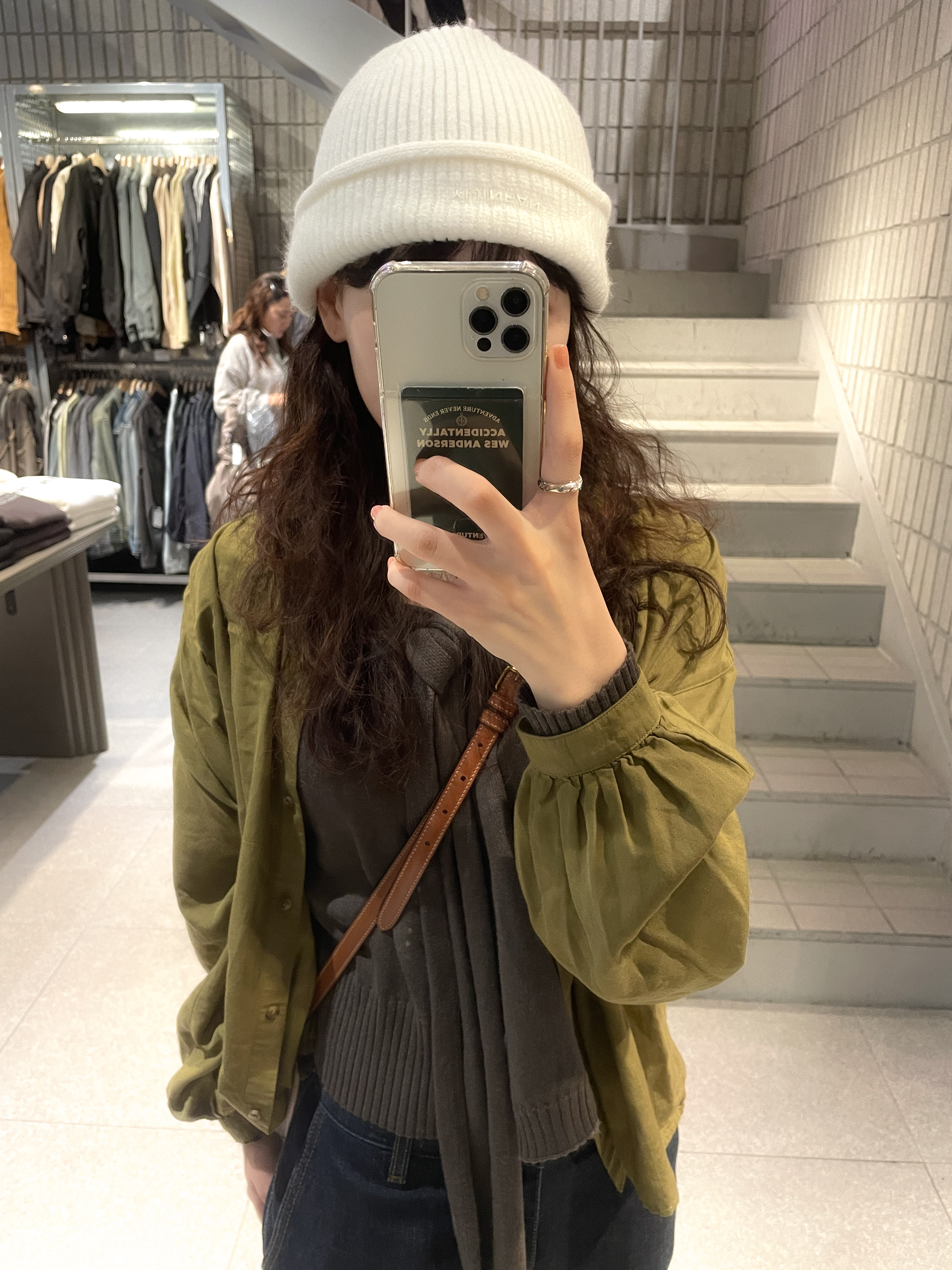 Celine Mini Besace in Triomphe Canvas and Calfskin Tan 착용 스타일 - 1