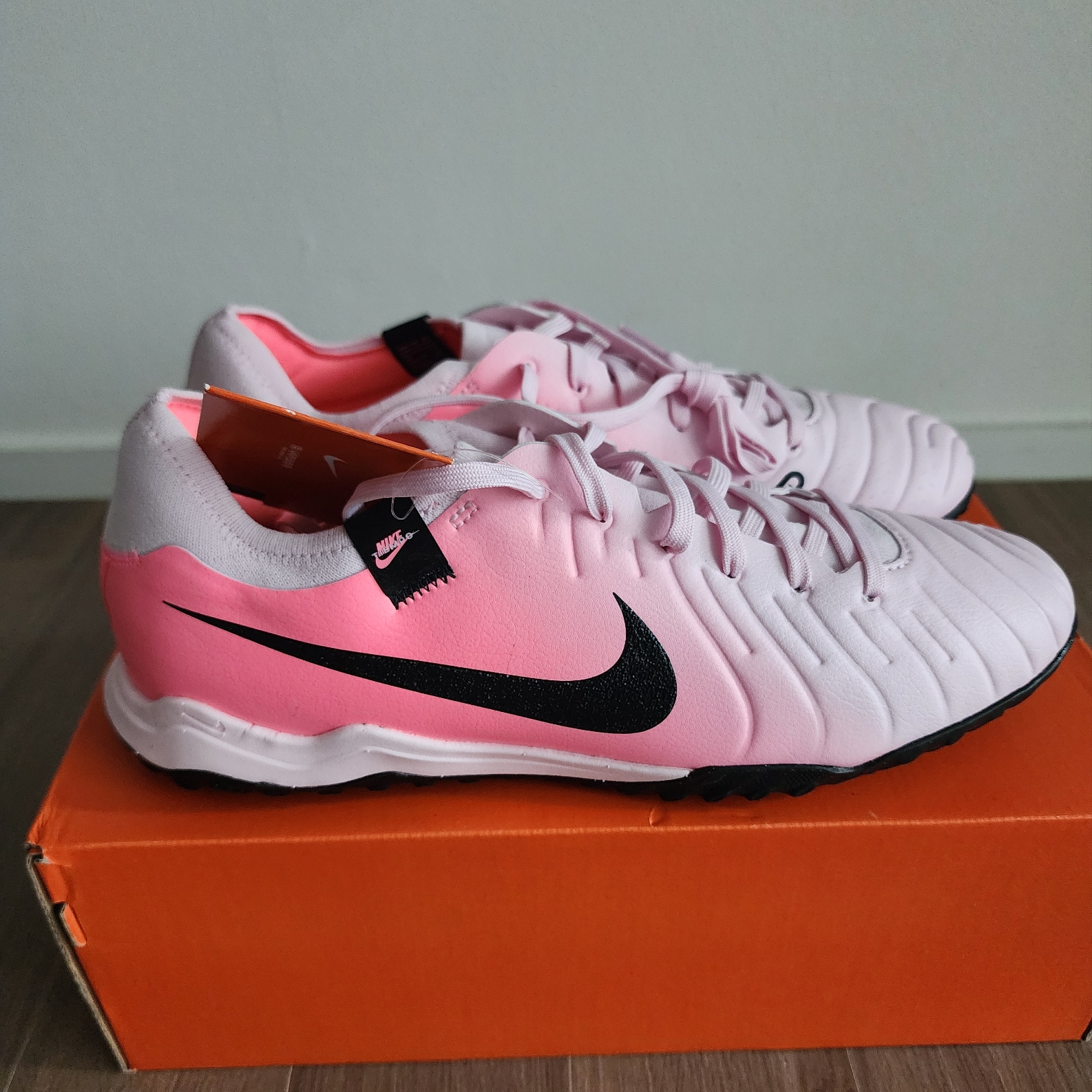 Nike Tiempo Legend 10 Pro TF Pink Foam Black 착용 스타일 - 2