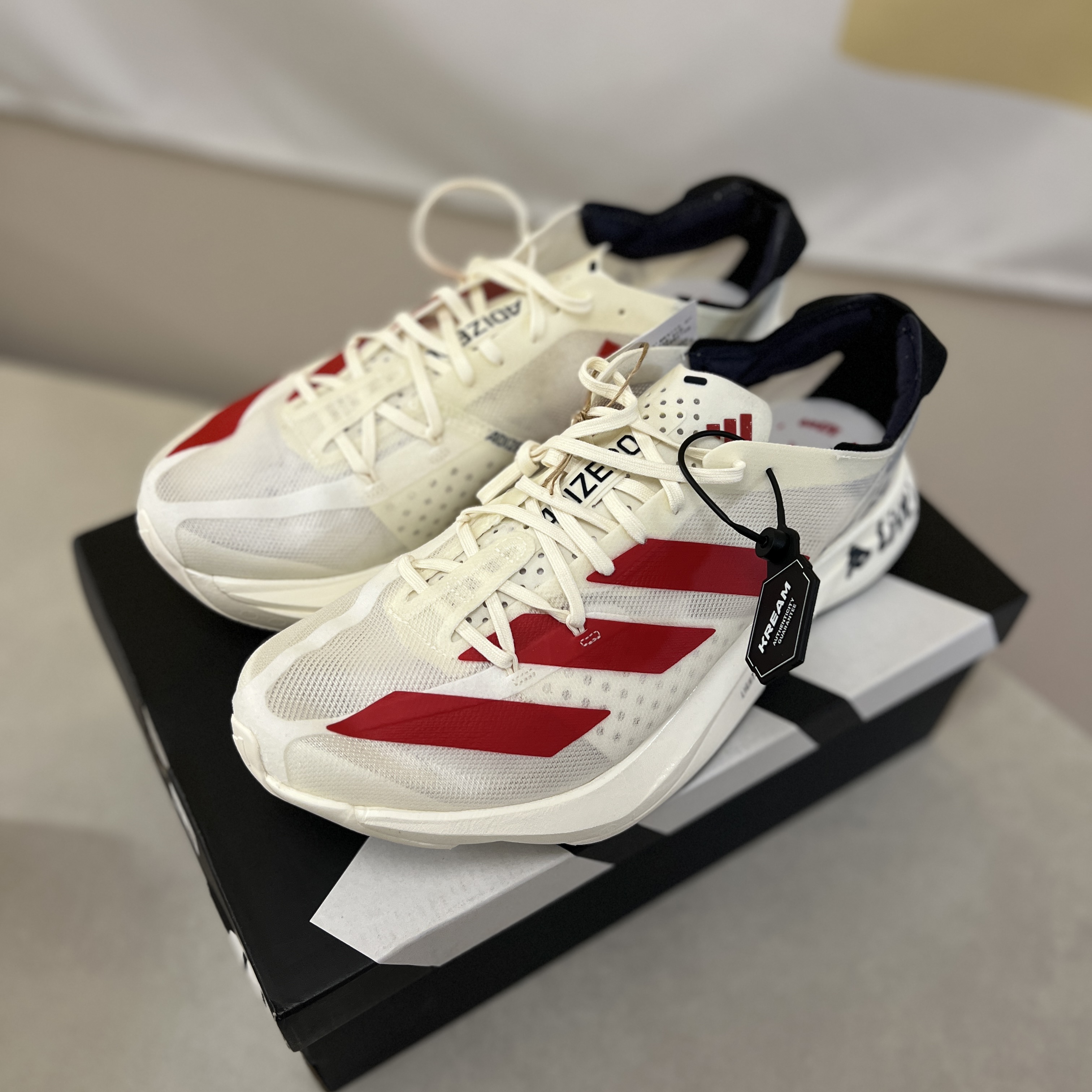 Adidas Adizero Adios Pro 3 Off White Better Scarlet 착용 스타일