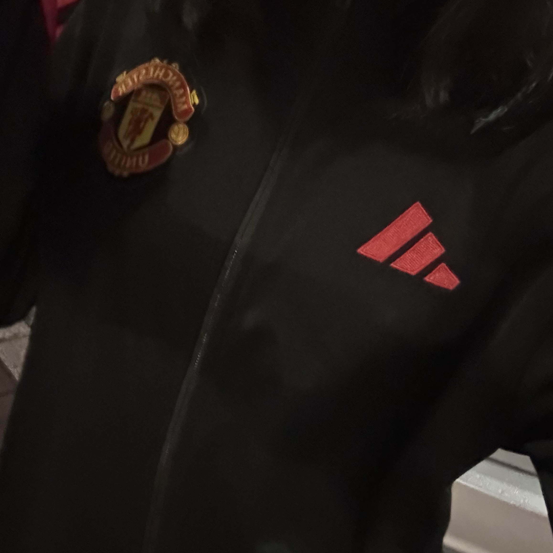 Adidas Manchester United DNA Track Top Black - US Sizing 착용 스타일
