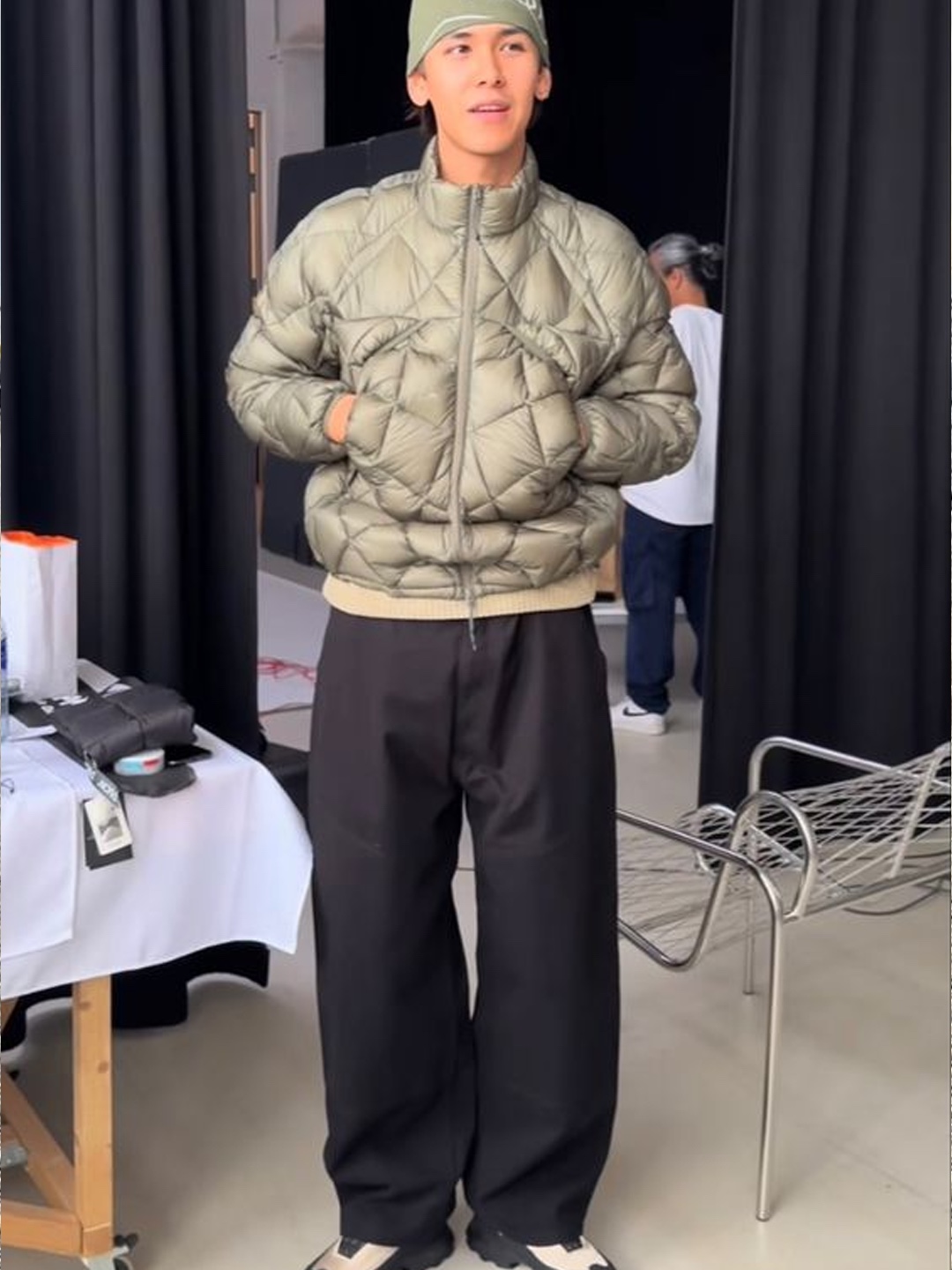 Stussy Dice Quilted Liner Jacket Olive, Pop Trading Company Quilted Reversible Vest Four Leaf Clover - 24FW 착용 스타일 - 3