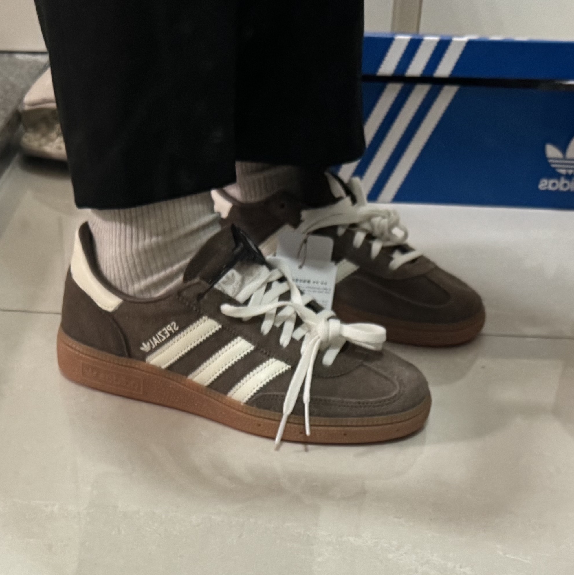 (W) Adidas Spezial Handball Earth Strata Off White 착용 스타일