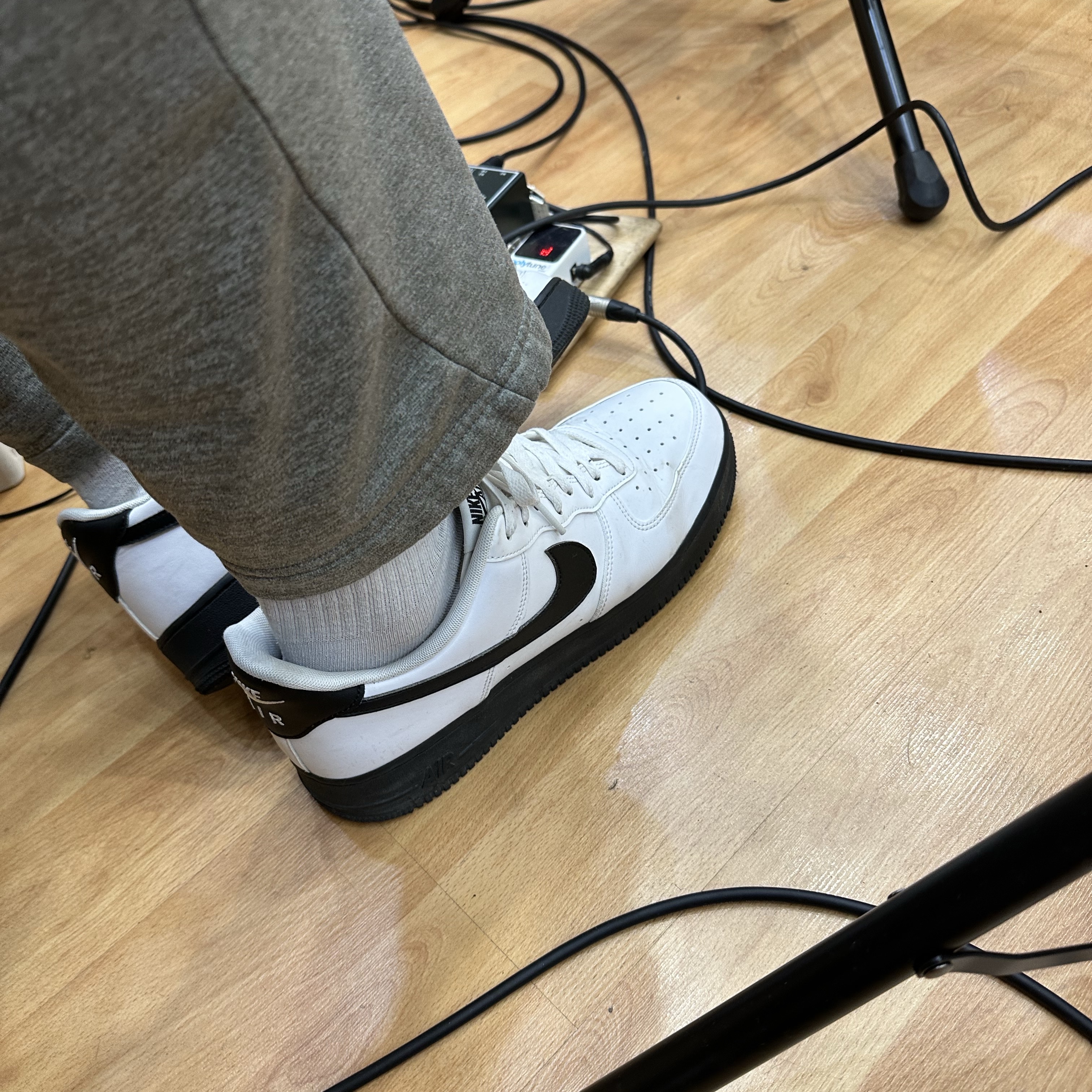 Nike Air Force 1 Low White Black 착용 스타일 - 3