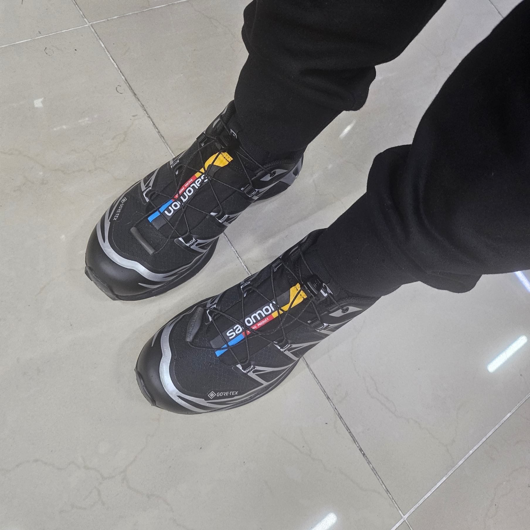 Salomon XT-6 GTX Black Silver 착용 스타일 - 2