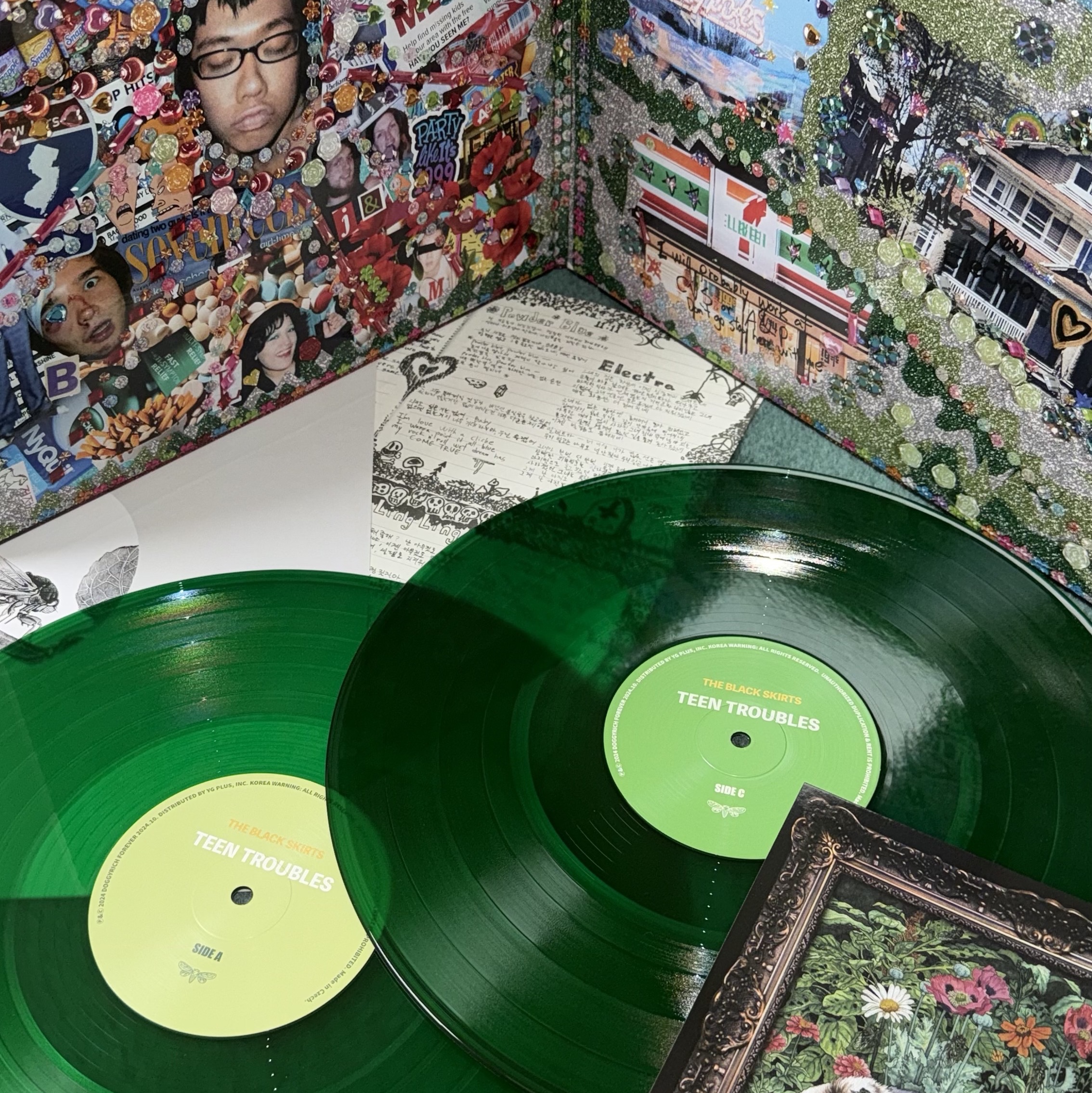 The Black Skirts 3rd Album Part 3 Teen Troubles Emerald Green Transparent (2Lp) 착용 스타일
