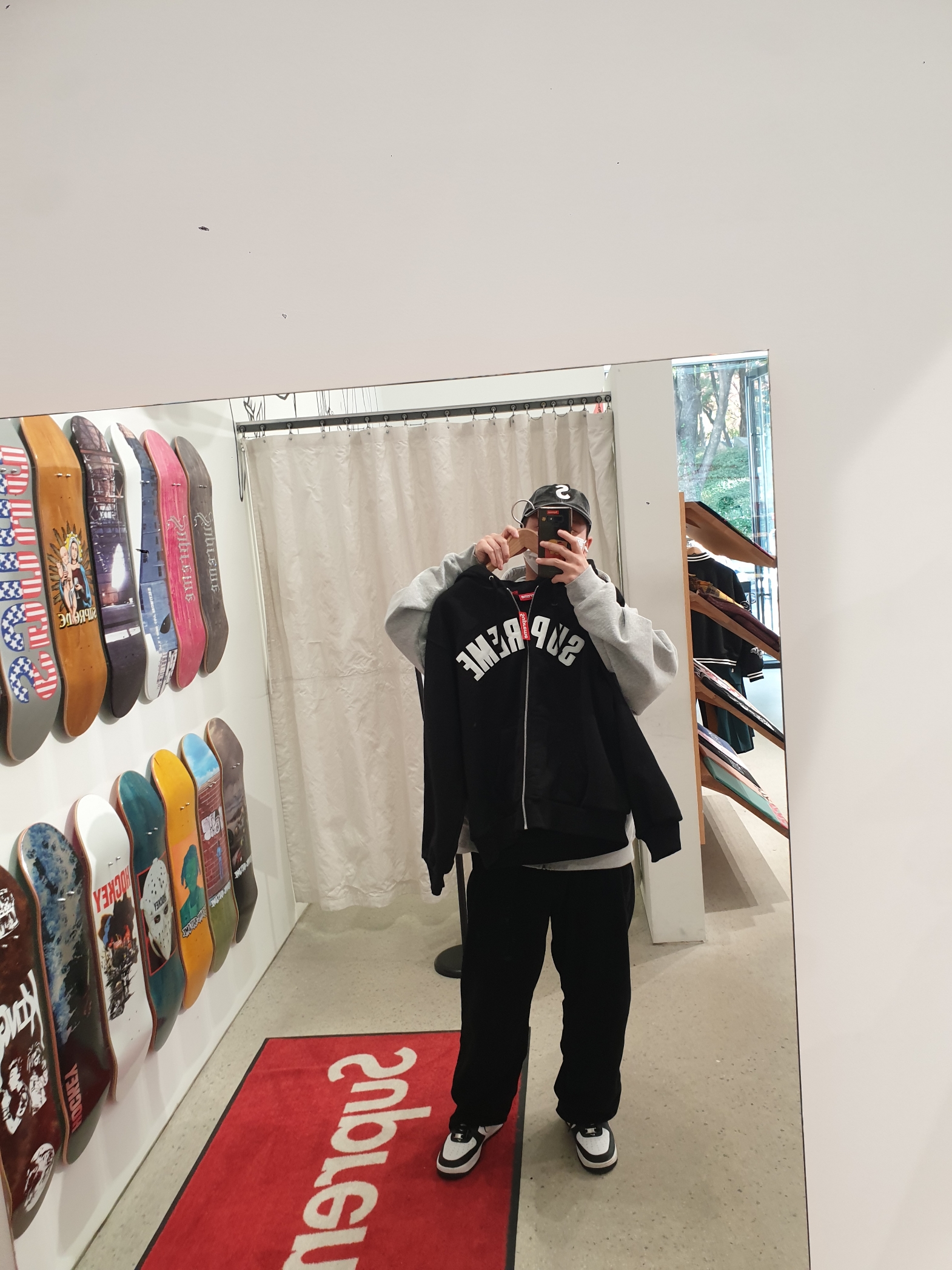 Supreme Pigment S Logo 6-Panel Black - 24FW, Supreme S Logo Zip Up Hooded Sweatshirt Heather Grey - 23FW 착용 스타일 - 1