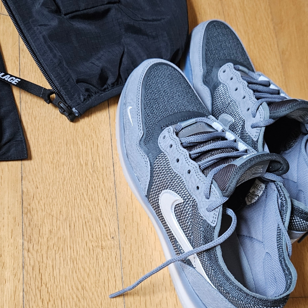 Nike SB PS8 Cool Grey Metallic Silver 착용 스타일