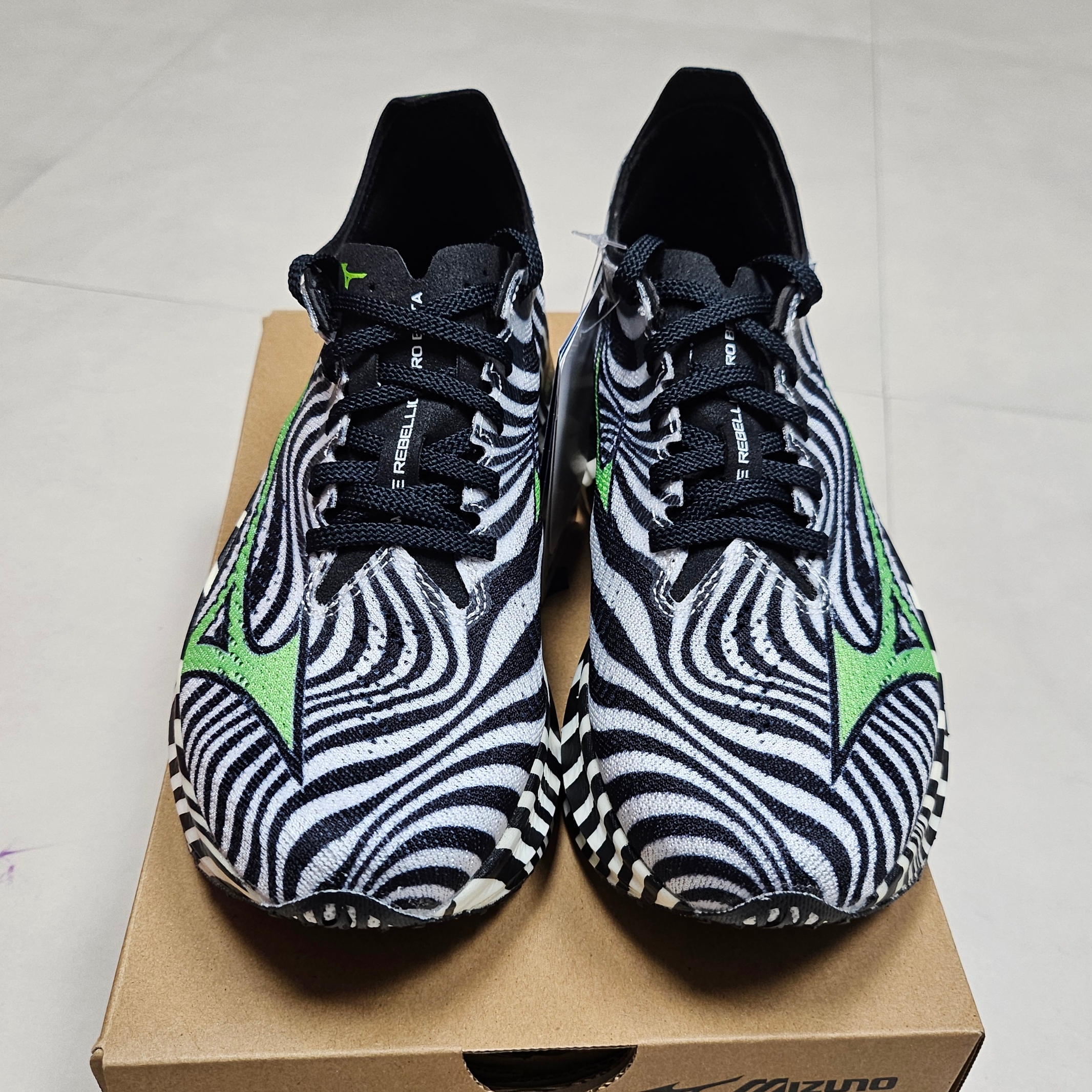 Mizuno Wave Rebellion Pro Beta Black White 착용 스타일 - 2