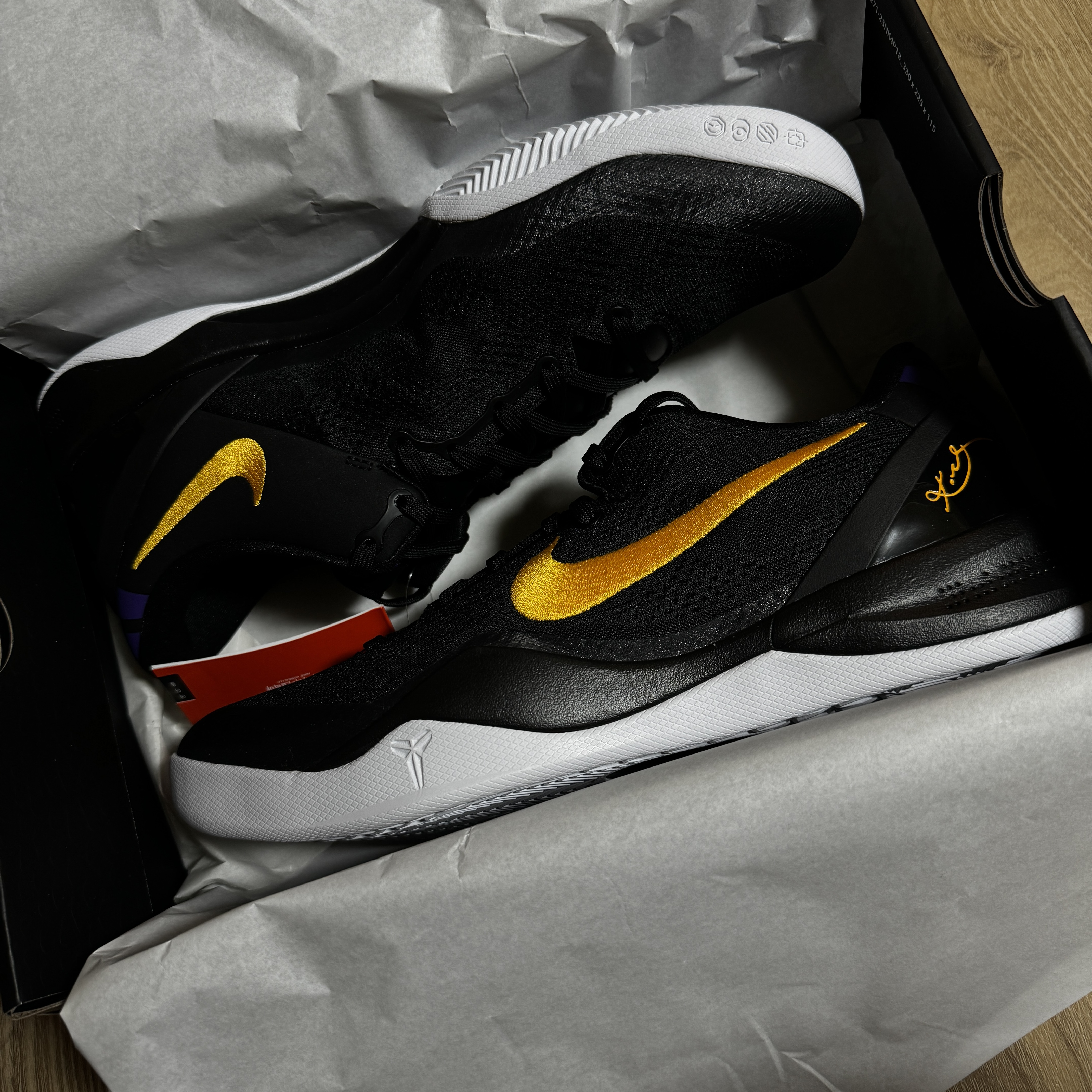 Nike Kobe 8 Protro Black and University Gold 착용 스타일 - 2