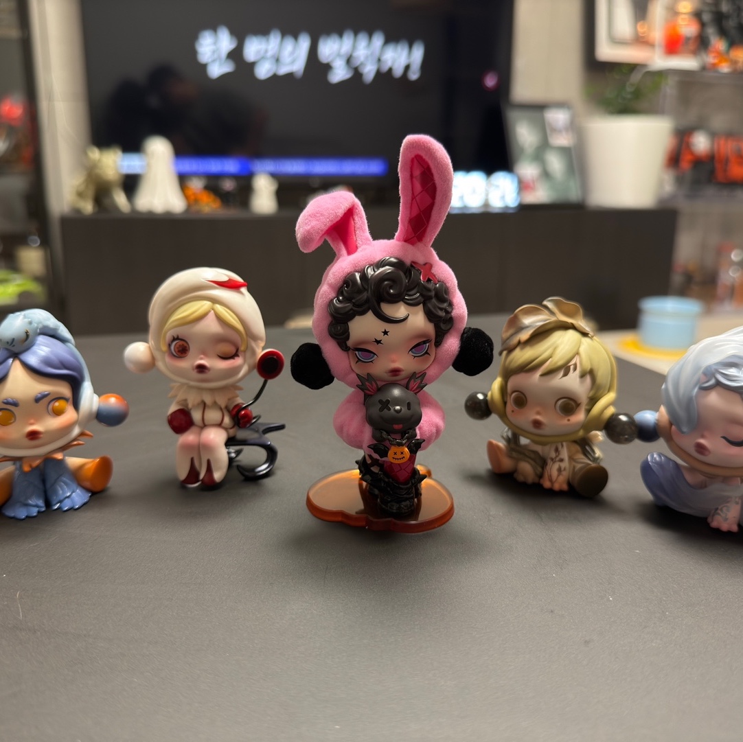 Pop Mart Skullpanda Halloween Costume Blister 착용 스타일