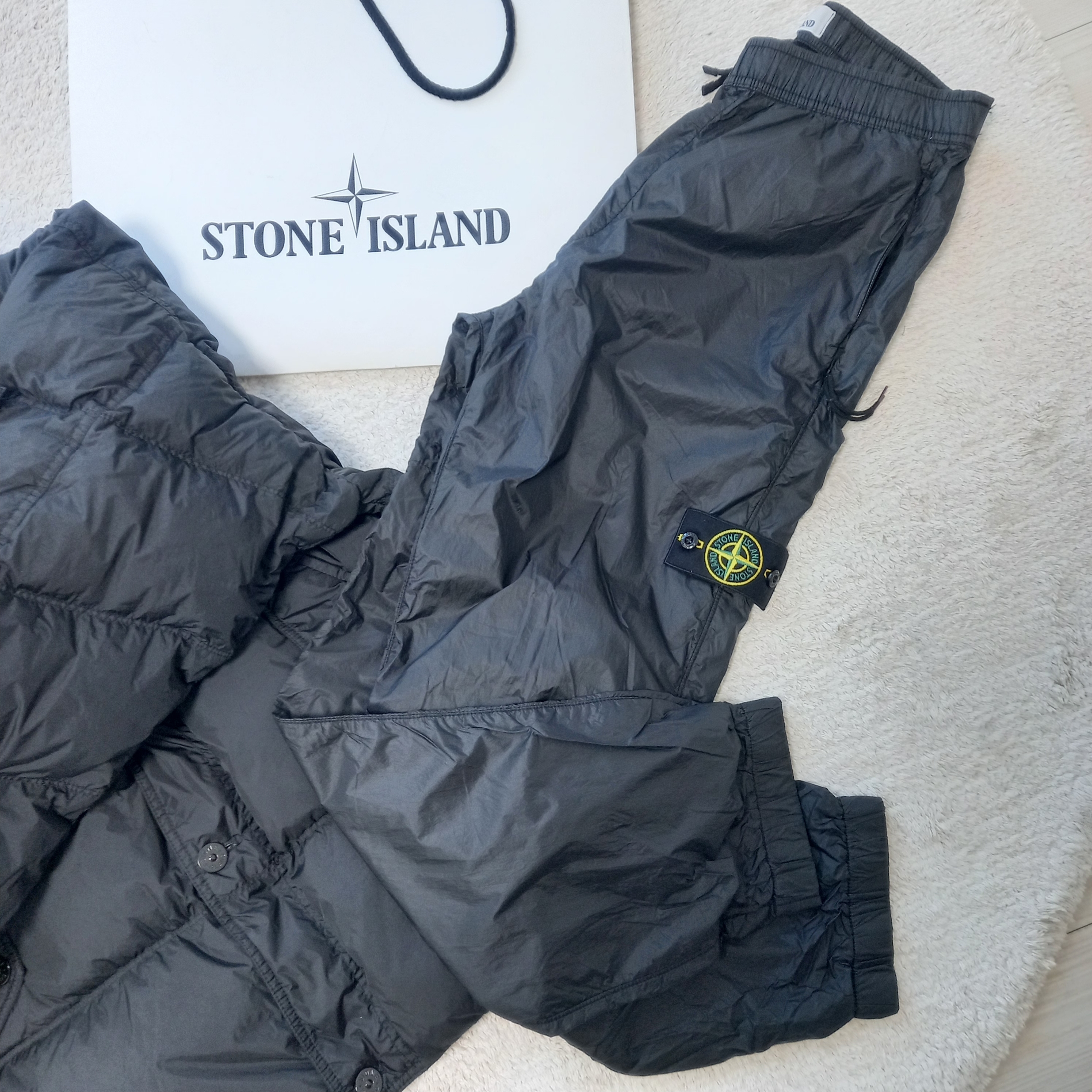 Stone Island 40123 Garment Dyed Crinkle Reps R-NY Down Jacket Black - 24FW, New Balance x Stone Island 991v2 Made in UK Black 착용 스타일 - 4