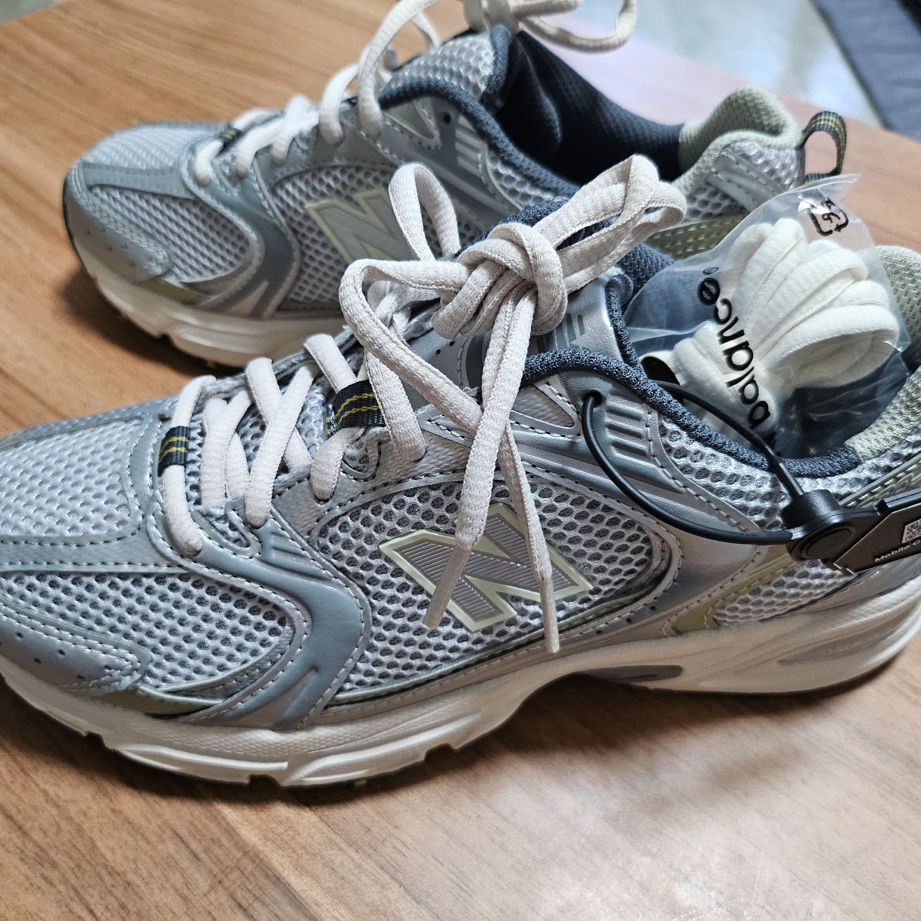 New Balance 530 Earth 착용 스타일