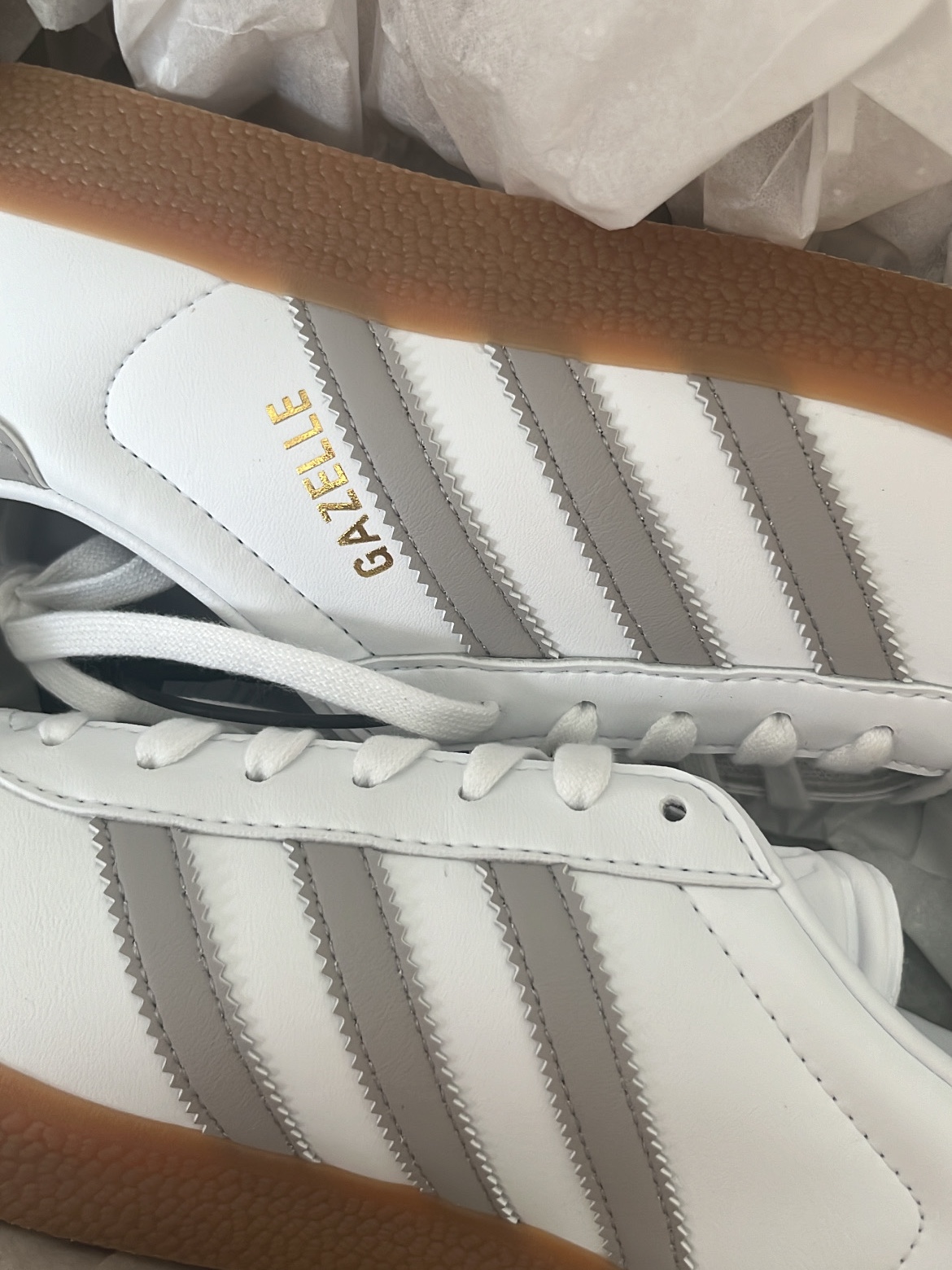 Adidas Gazelle White Grey 착용 스타일