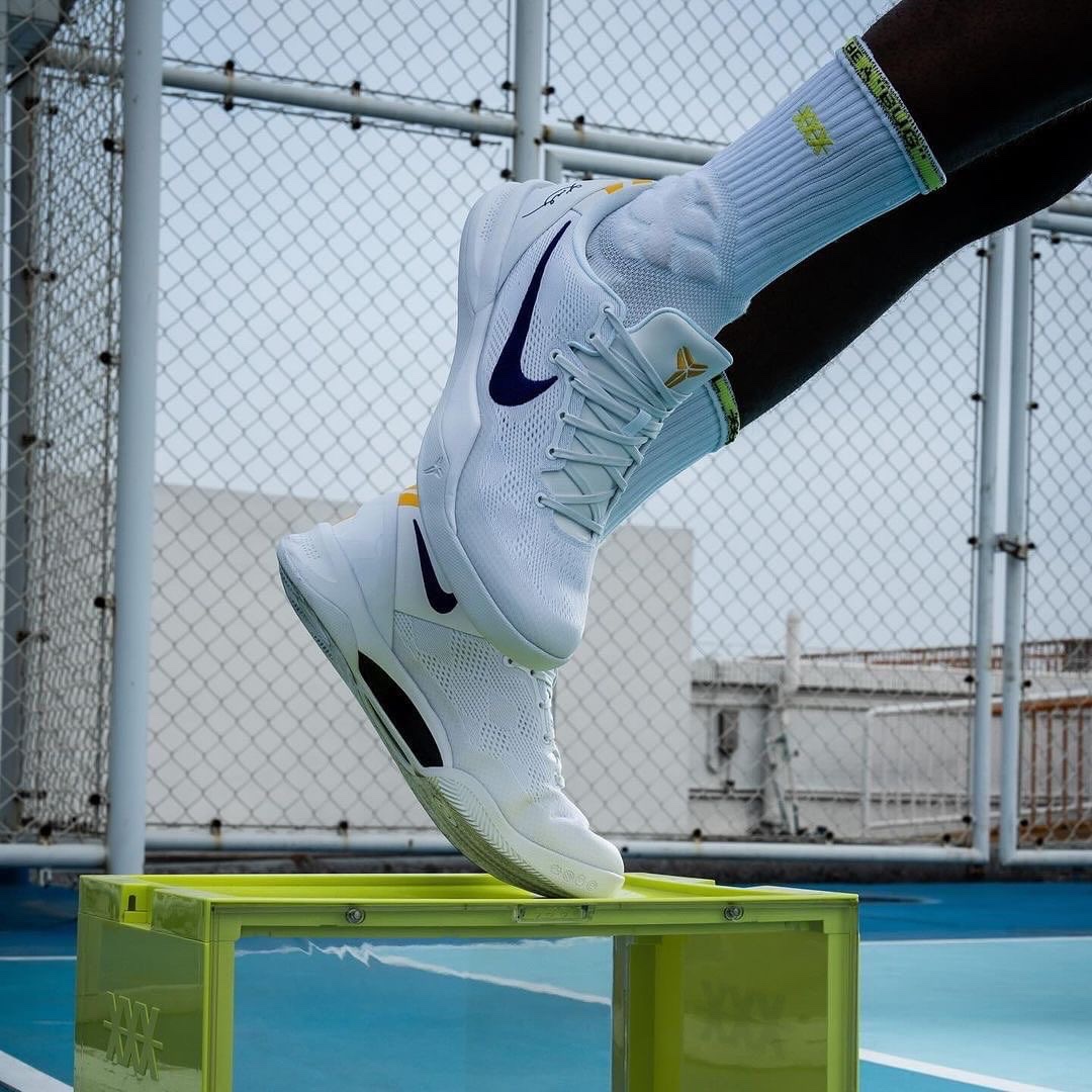 Nike Kobe 8 Protro White and Court Purple 착용 스타일 - 2