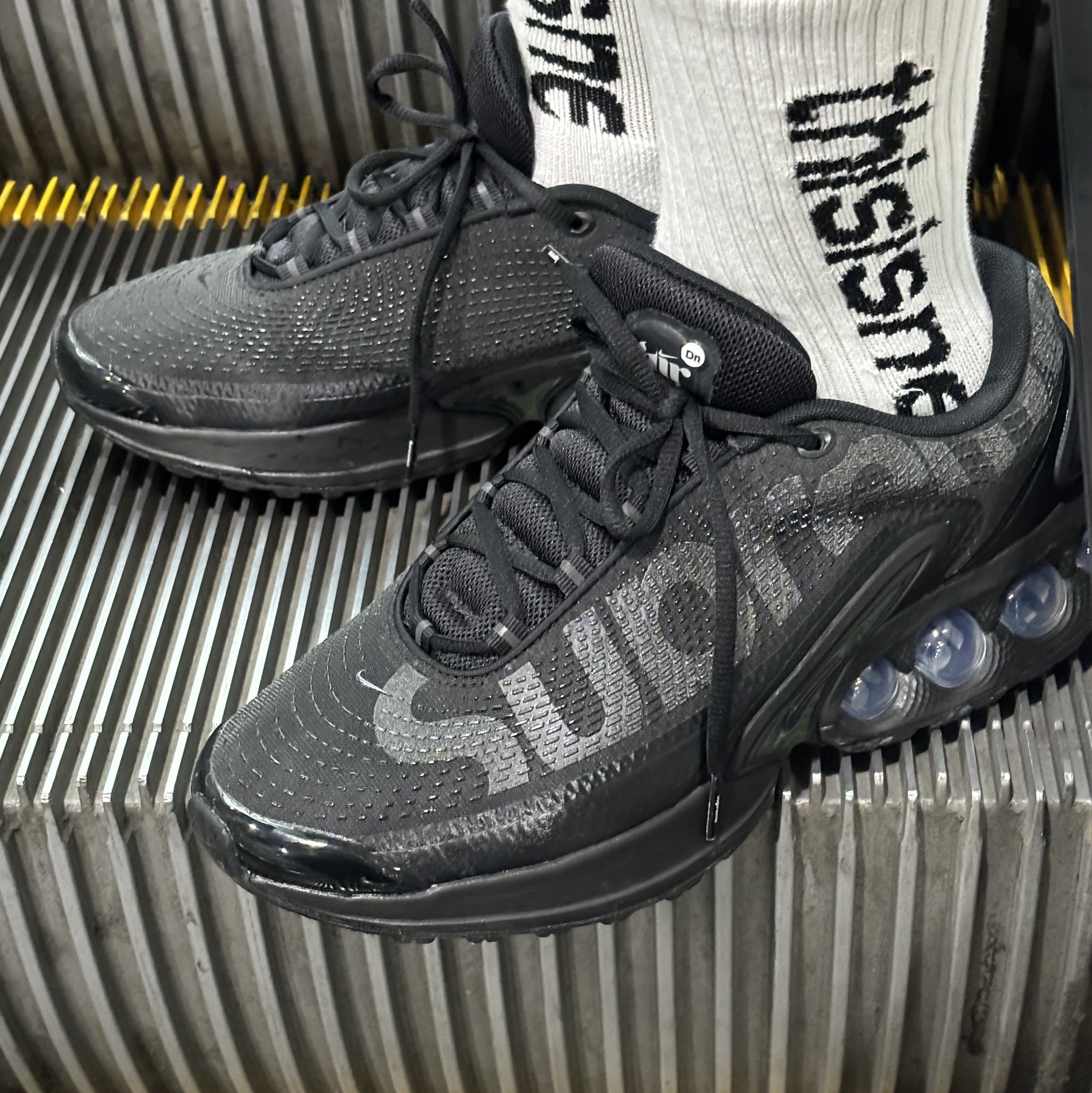 Nike x Supreme Air Max DN SP Black Galactic Jade 착용 스타일 - 2