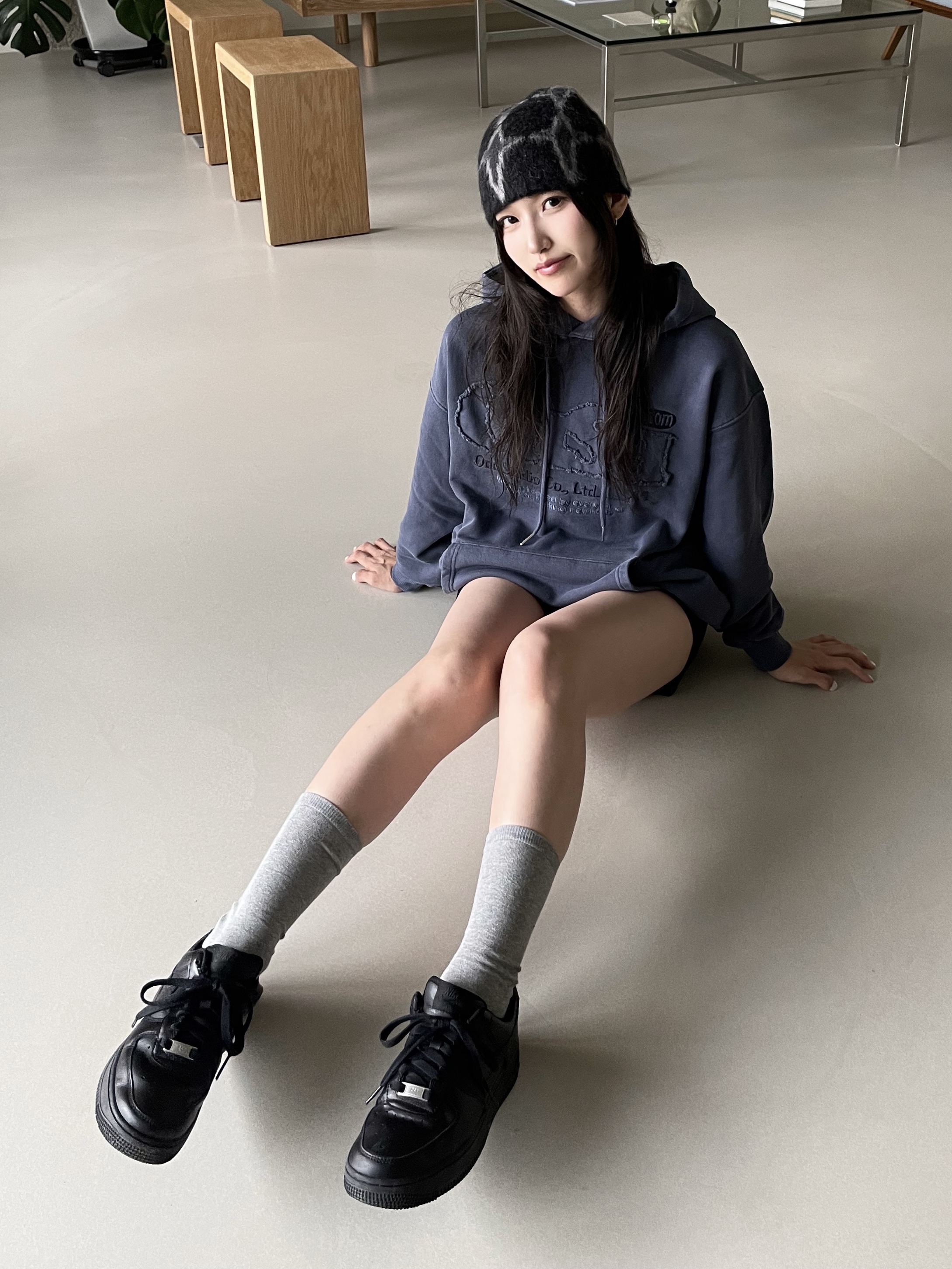 Cost per Kilo Graphic Jacquard Beanie Black, (W) Nike Air Force 1 '07 Low Triple Black 착용 스타일 - 1