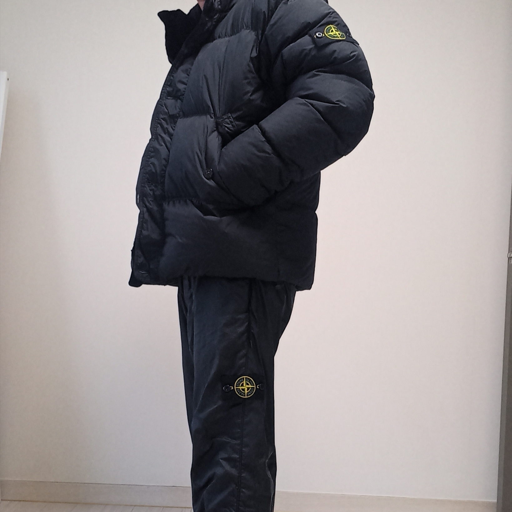 Stone Island 40123 Garment Dyed Crinkle Reps R-NY Down Jacket Black - 24FW, New Balance x Stone Island 991v2 Made in UK Black 착용 스타일 - 6