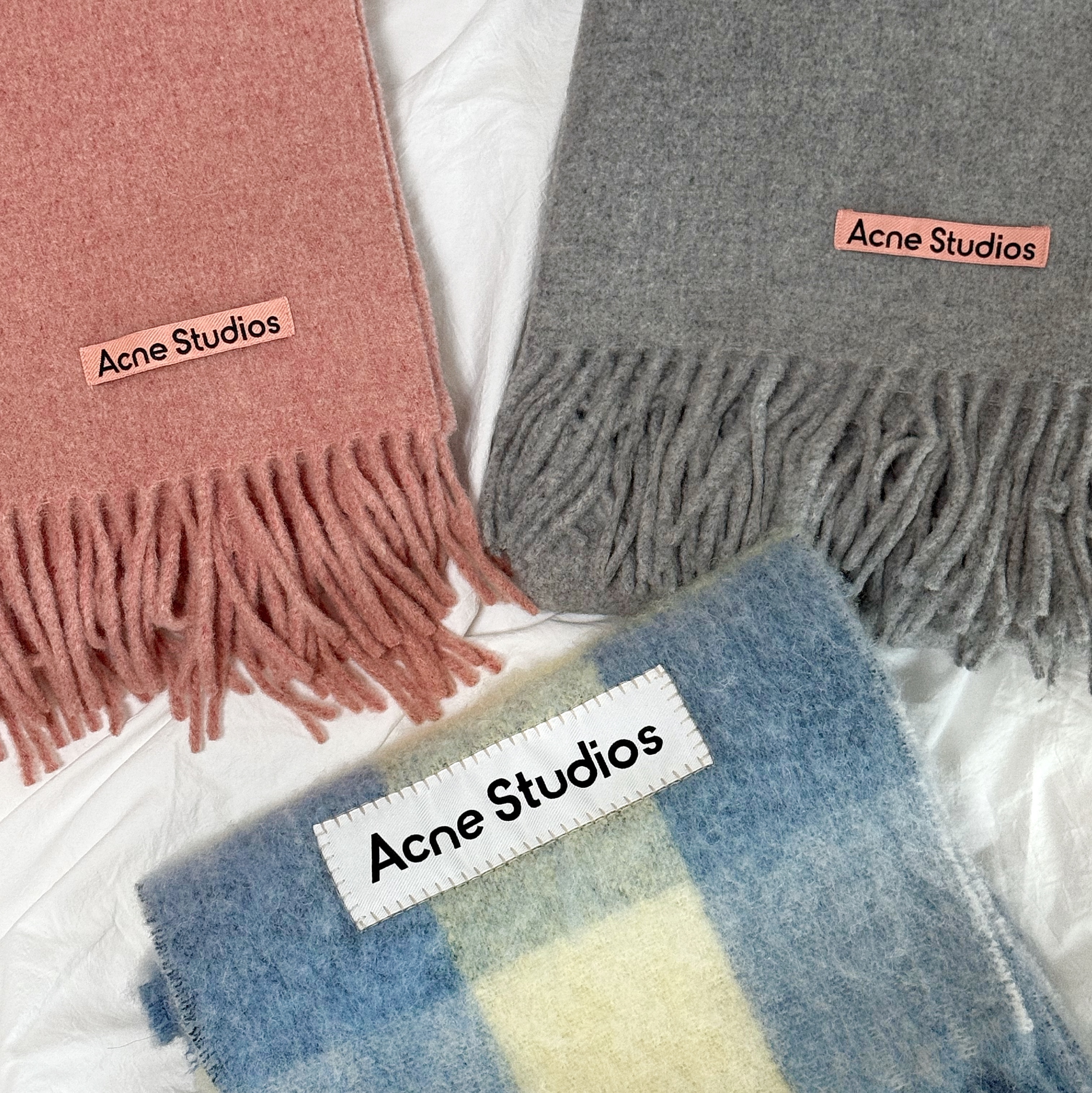 Acne Studios Mohair Check Muffler Light Blue White, Acne Studios Narrow Wool Fringe Muffler Rose Melange 착용 스타일