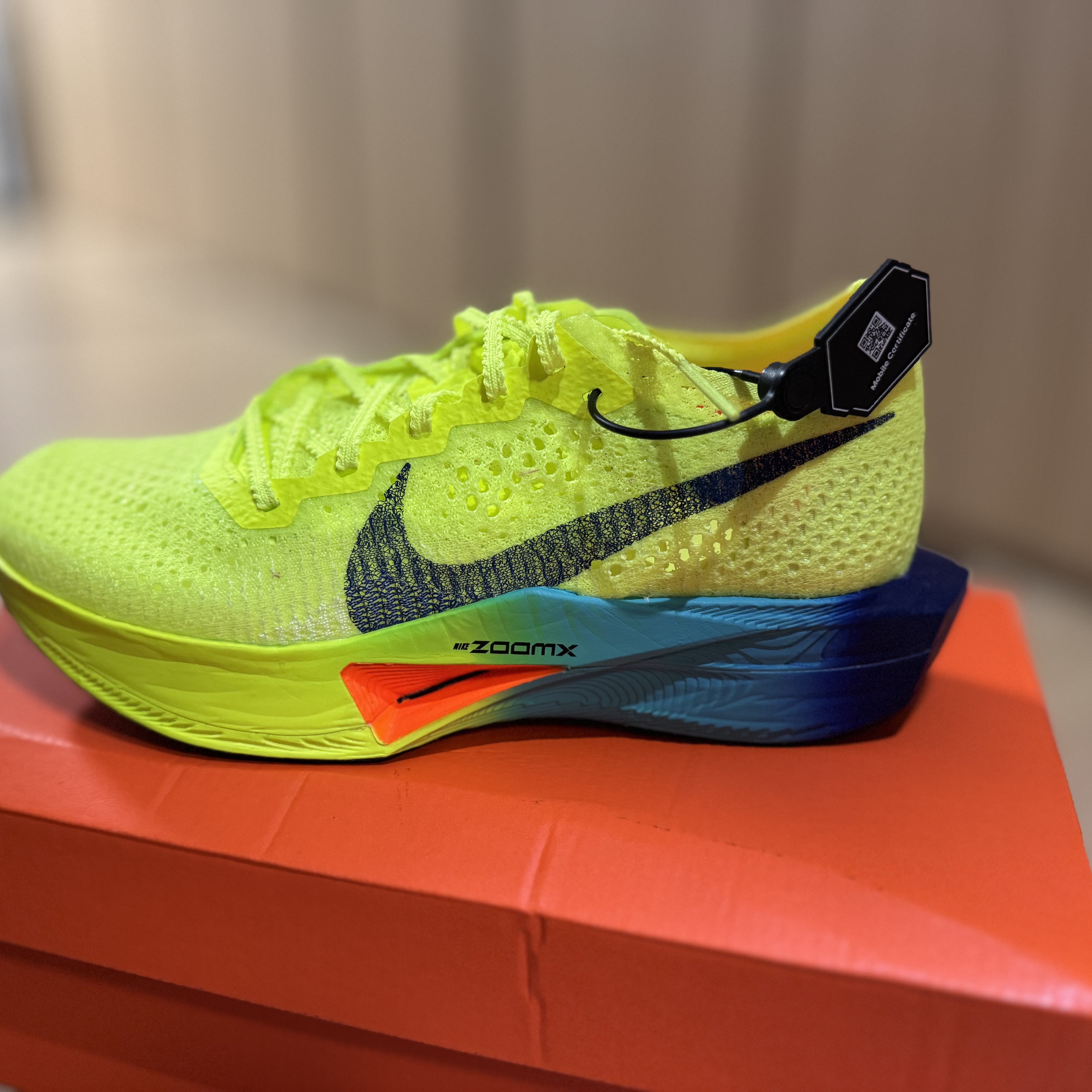 Nike ZoomX Vaporfly Next% 3 Volt Scream Green 착용 스타일 - 3