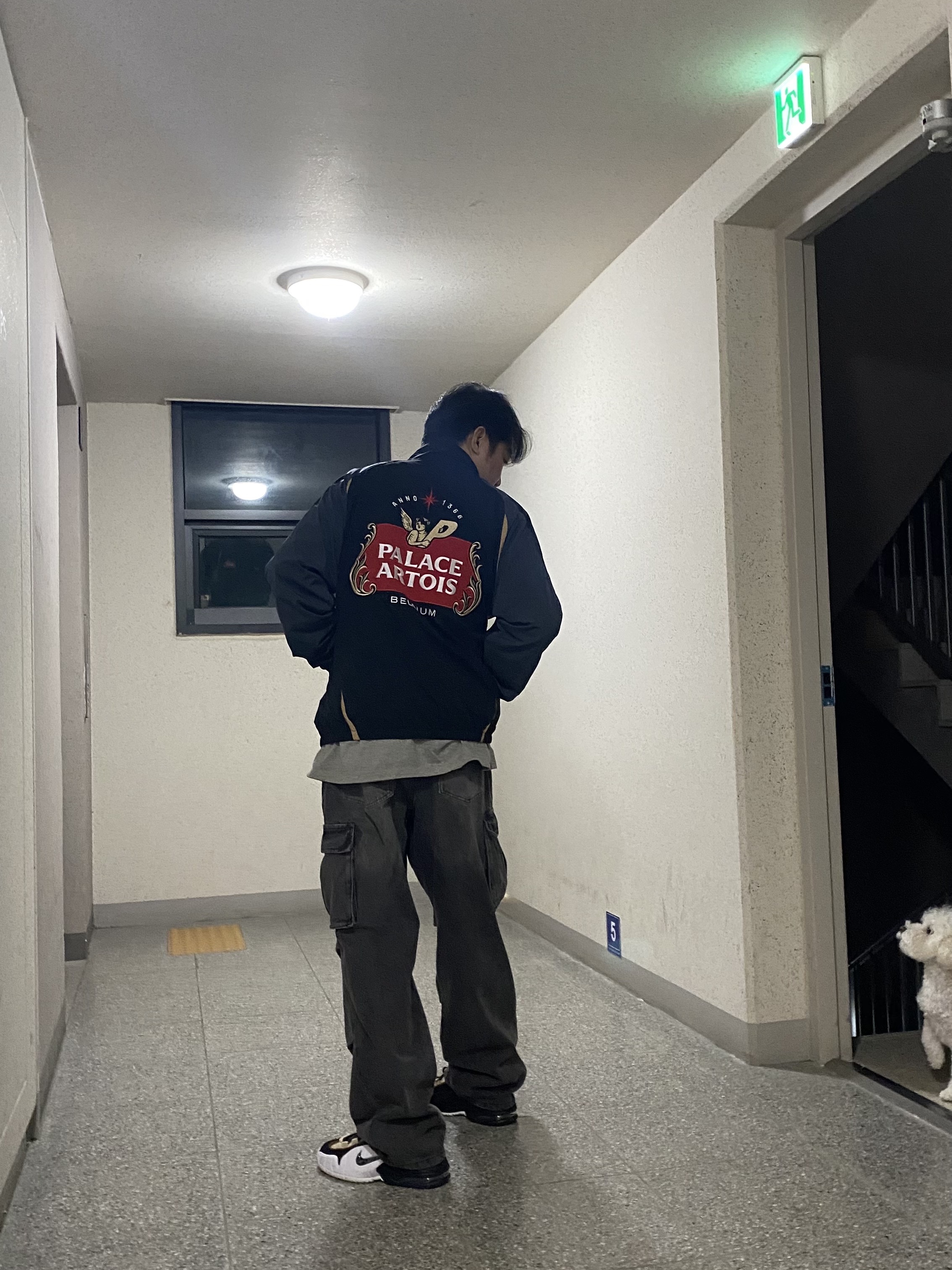 Palace x Stella Artois Light Court Jacket Black - 24SS, Nike Air Max Penny Rattan 착용 스타일 - 1