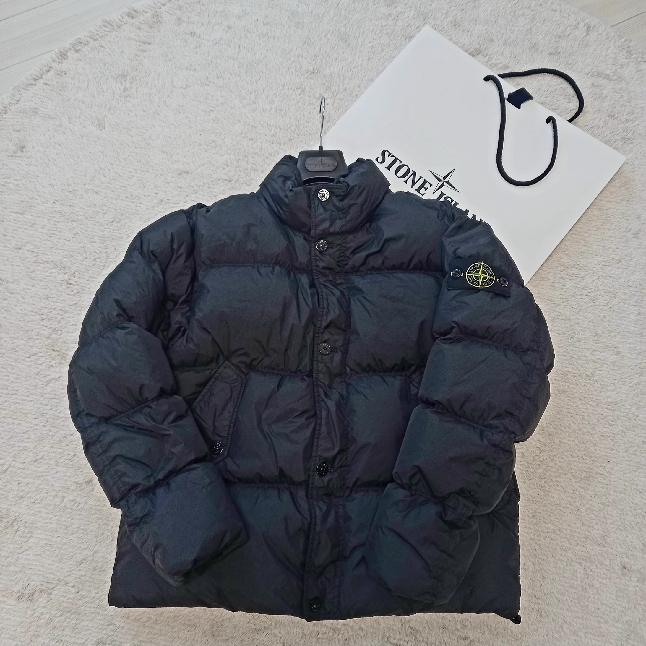 Stone Island 40123 Garment Dyed Crinkle Reps R-NY Down Jacket Black - 24FW 착용 스타일 - 2